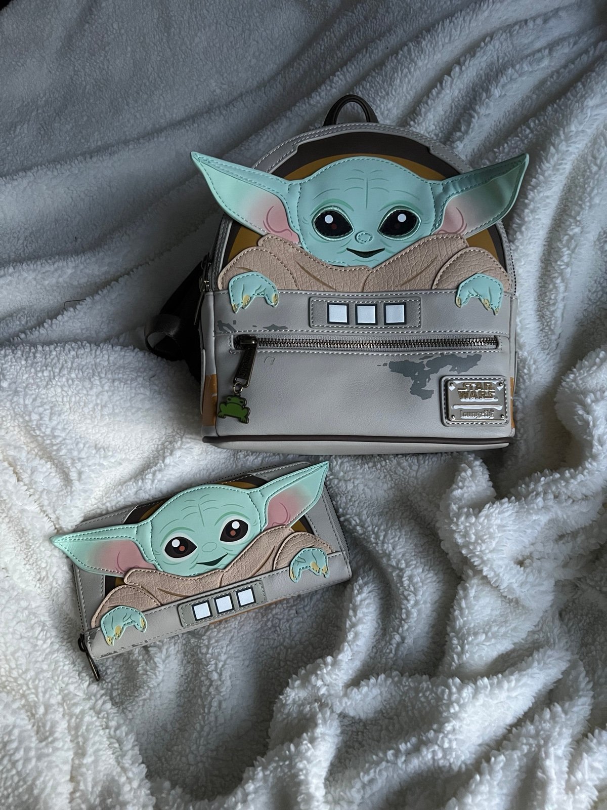mandalorian yoda loungefly backpack set