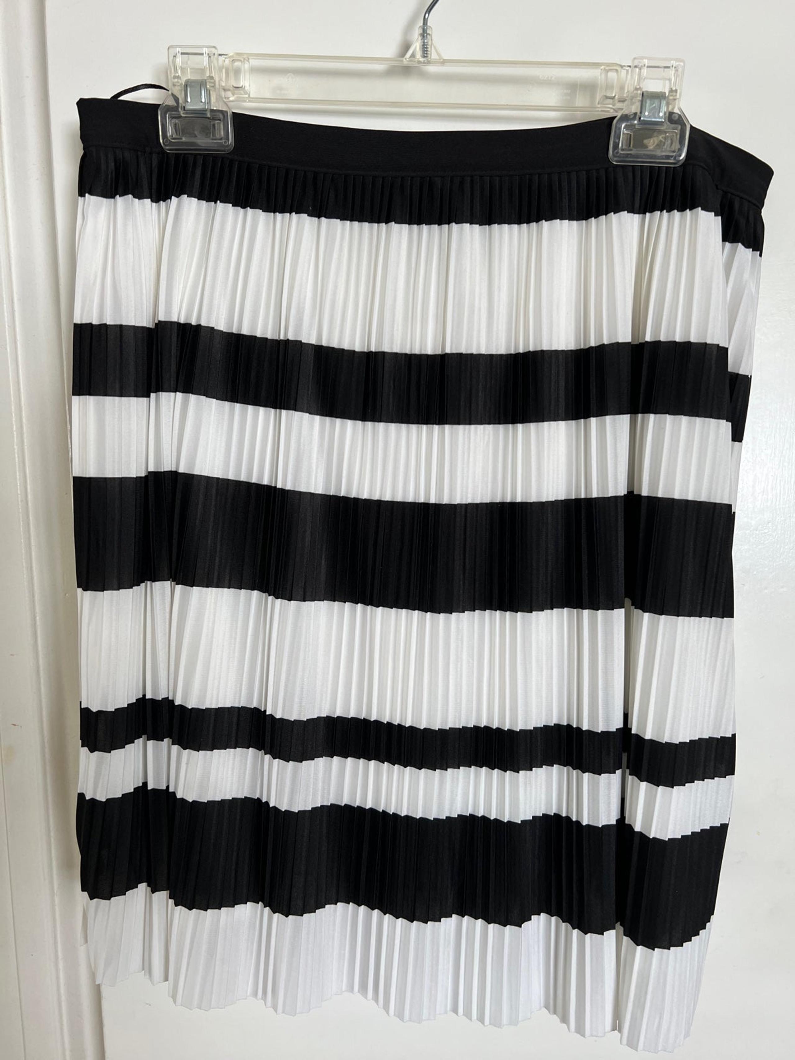 H&M Black & White Pleated Skirt w/tags