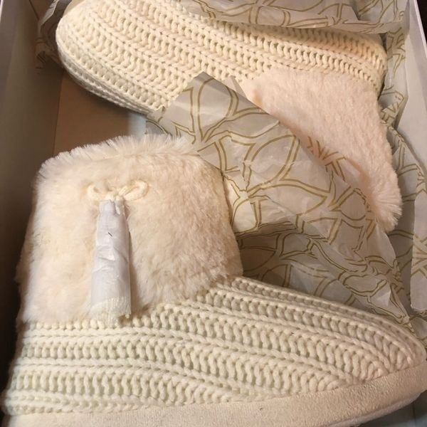 NWT Venus Ivory Booties Lg