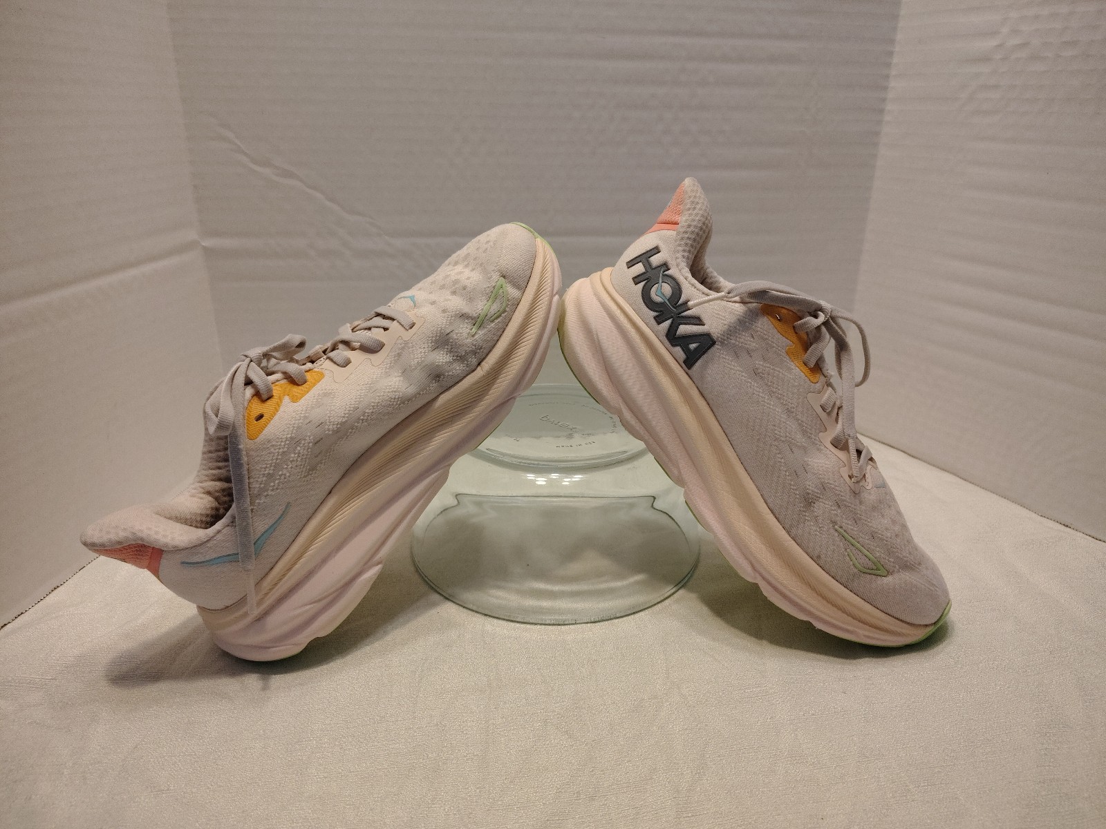 Hoka One Clifton 9, running women # 8 US