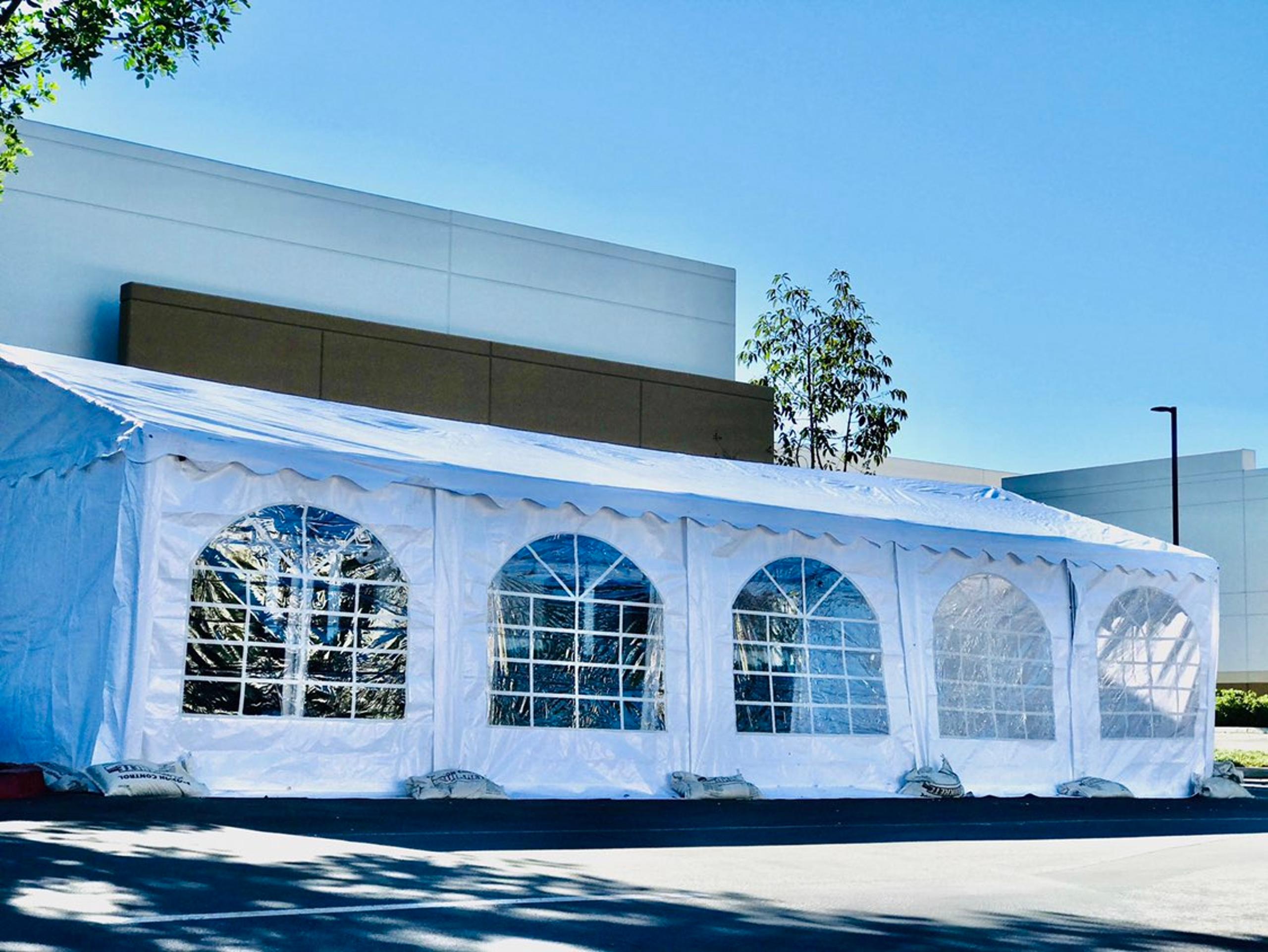 WHITE POP UP TENT