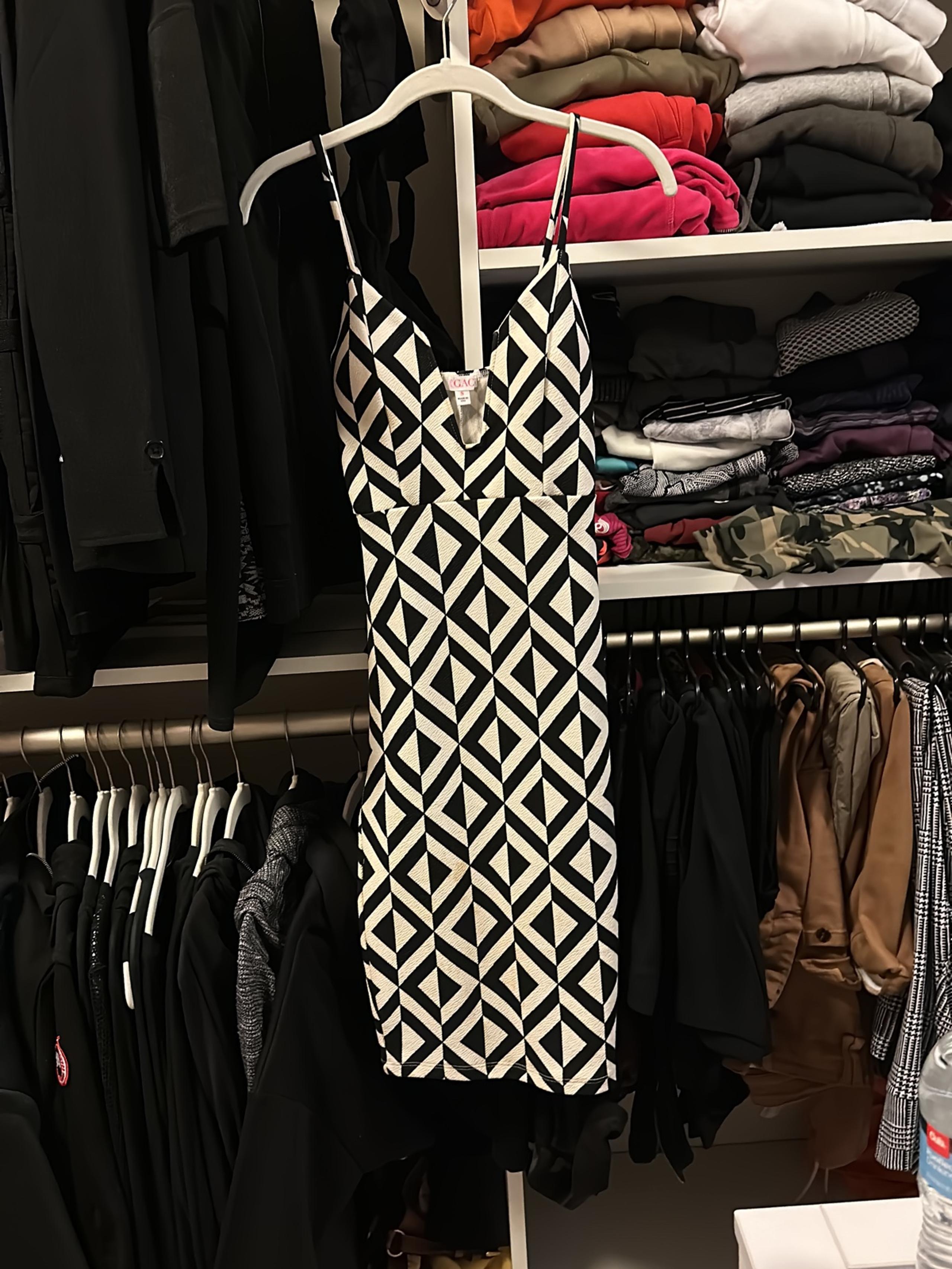 Black and white pattern dress low cut front