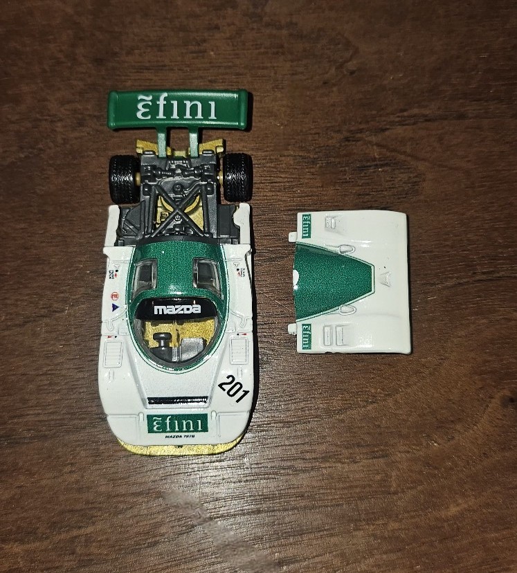 Hot Wheels Ĕfini Race Car