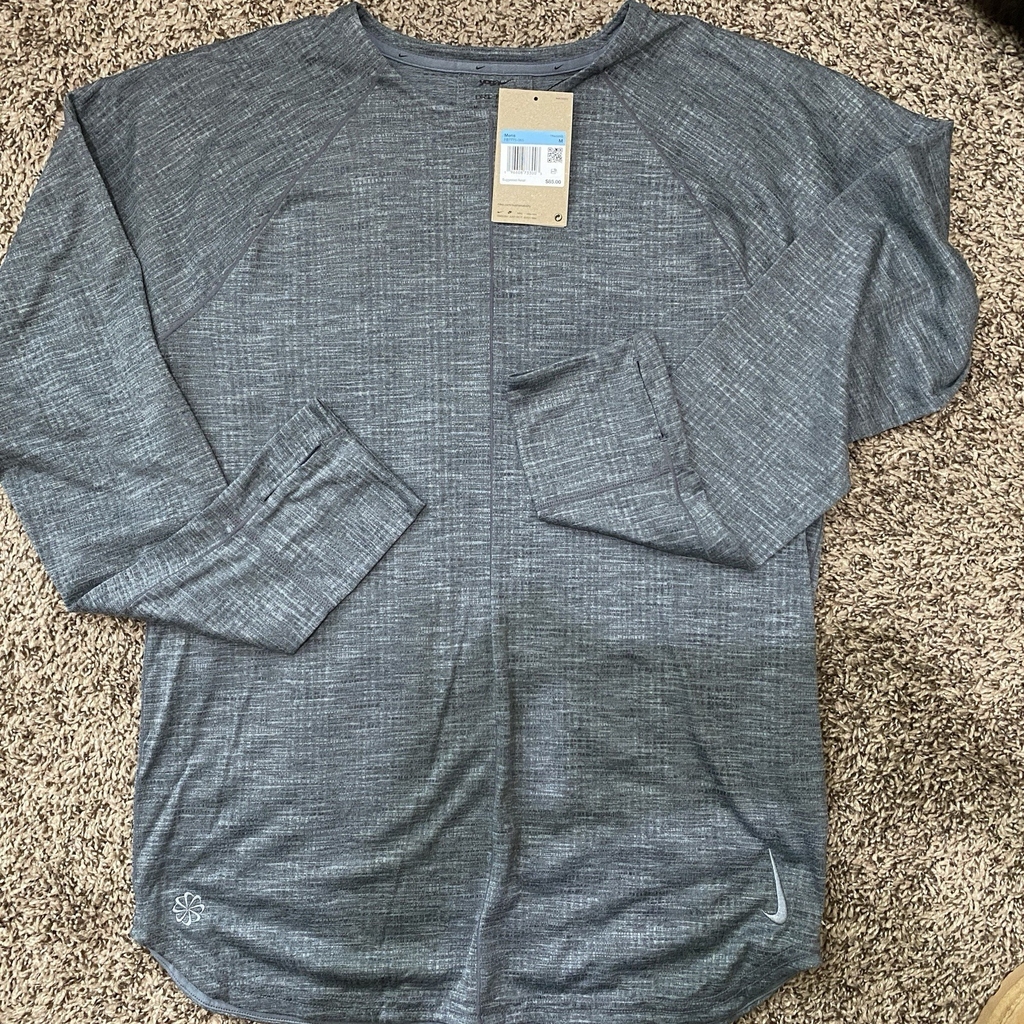 Nike Yoga Long Sleeve Top Size Medium Mens Grey Dri Fit Thumbholes NWT