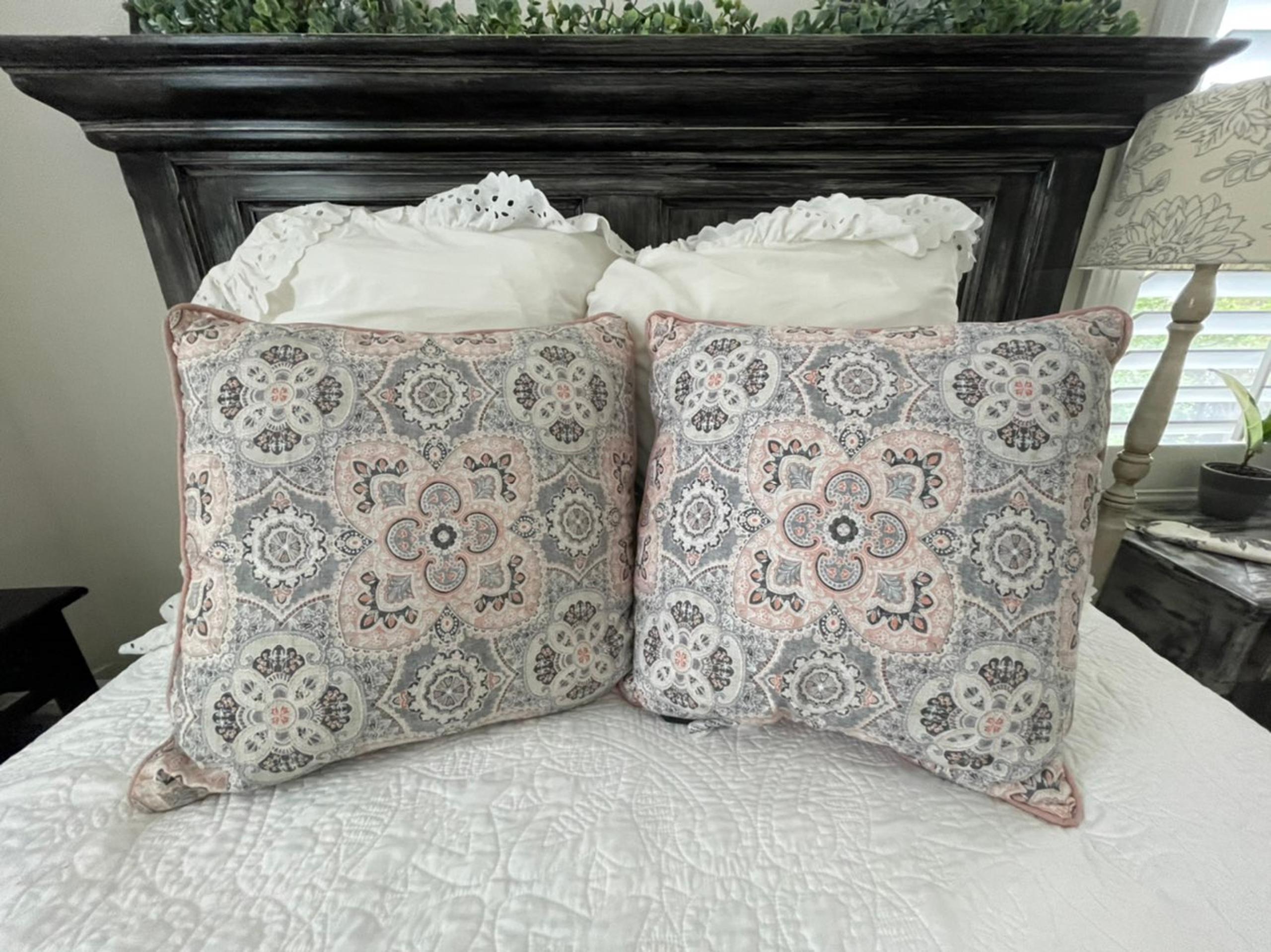 Set of 2 boho pillows