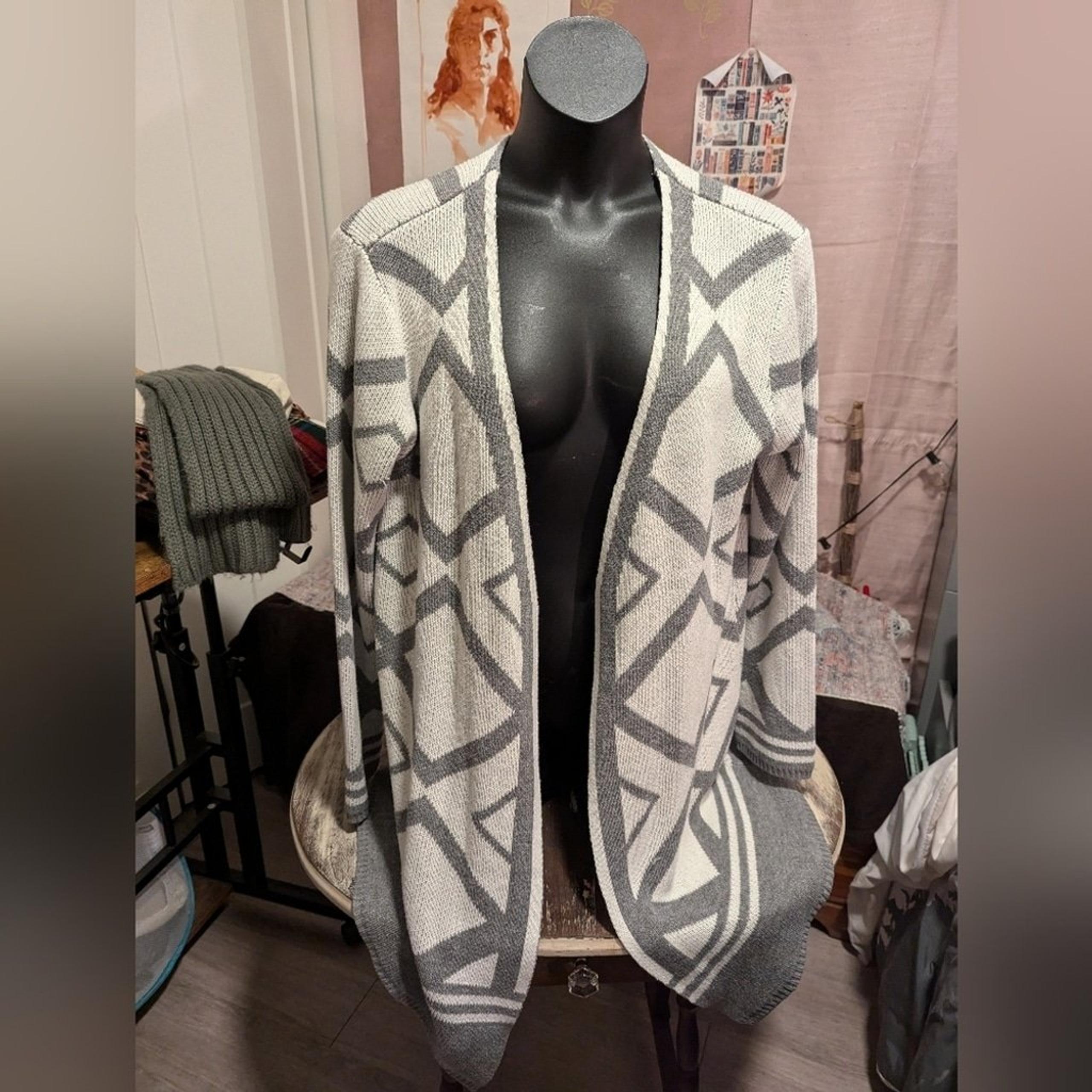 Carolyn Taylor Gray/White diamond pattern open cardigan sweater plus size