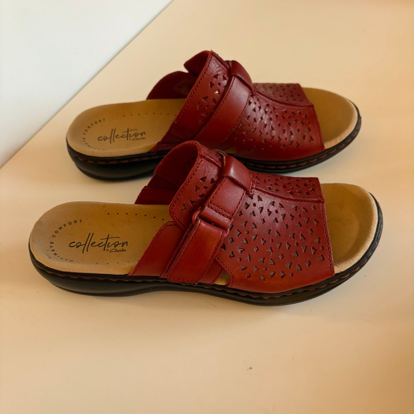 Clarks Ultimate Comfort Collection Leisa Fox Red Leather Slides Sandal Shoes 7 M