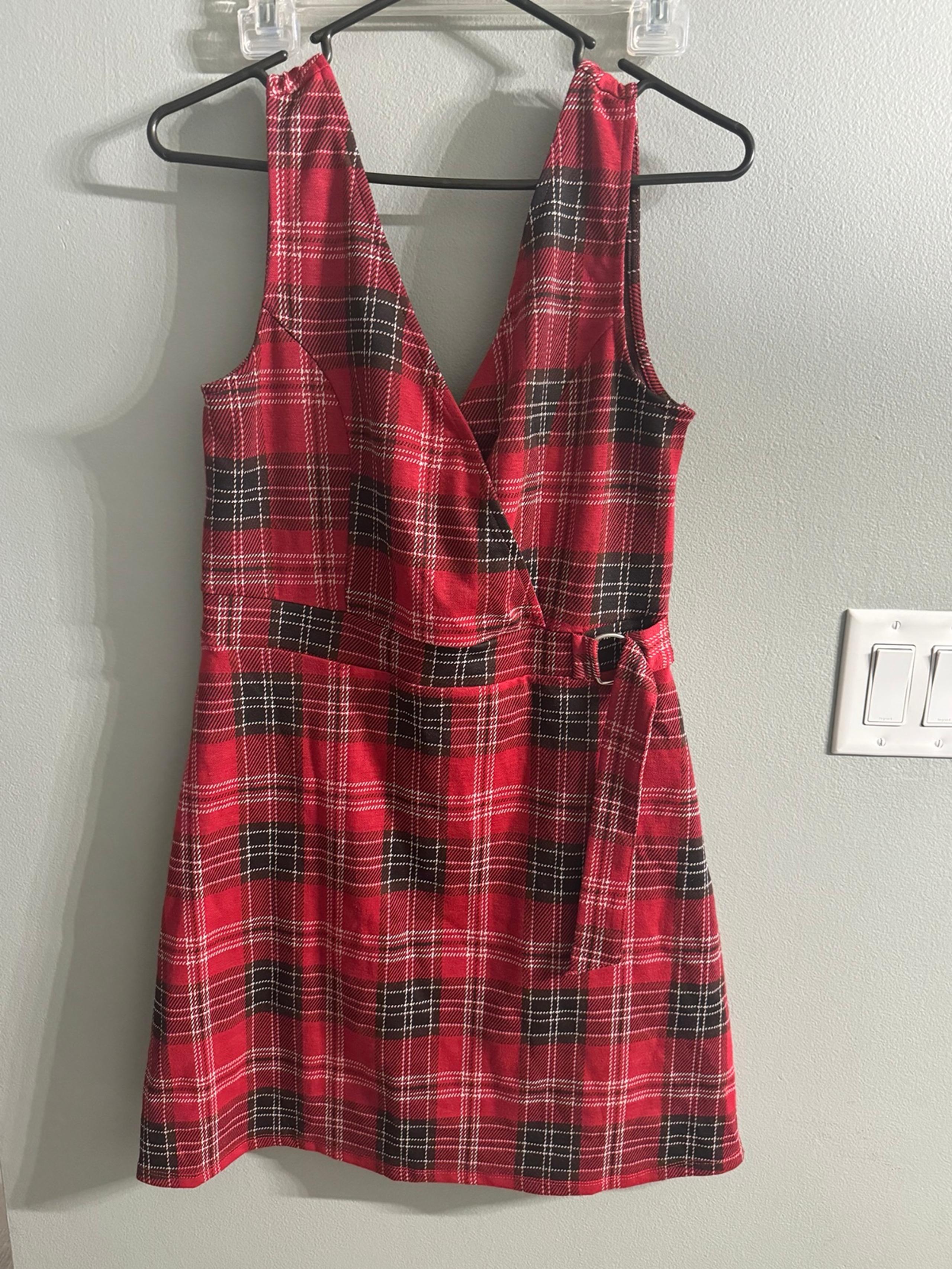 Arizona women’s plaid dress size medium