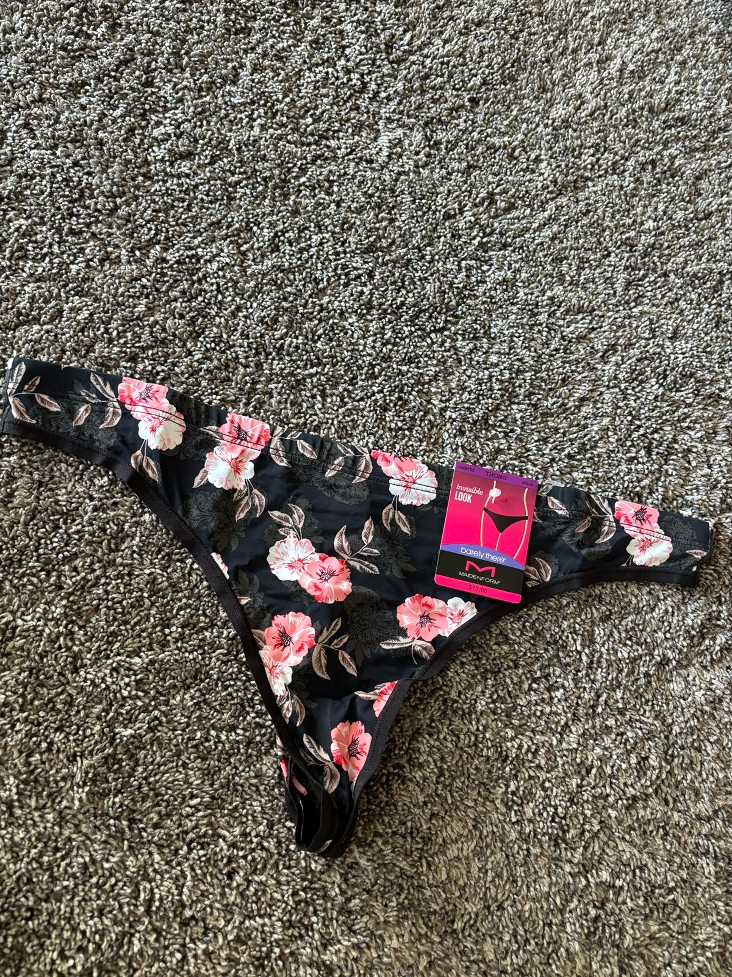 Barely there thong black floral Sz 9/2XL - Maidenform