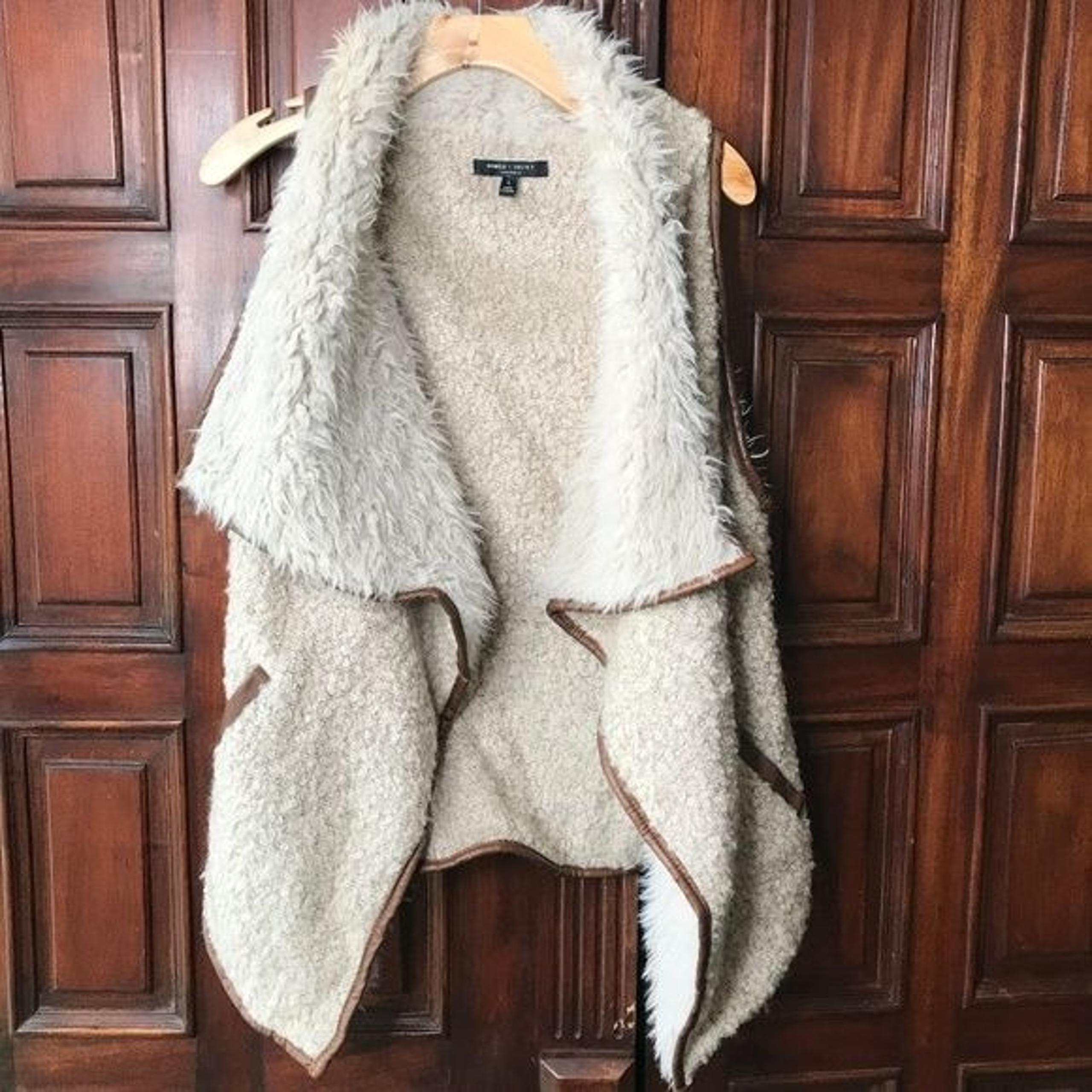 Romeo and Juliet Couture Faux Fur Vest Sz L