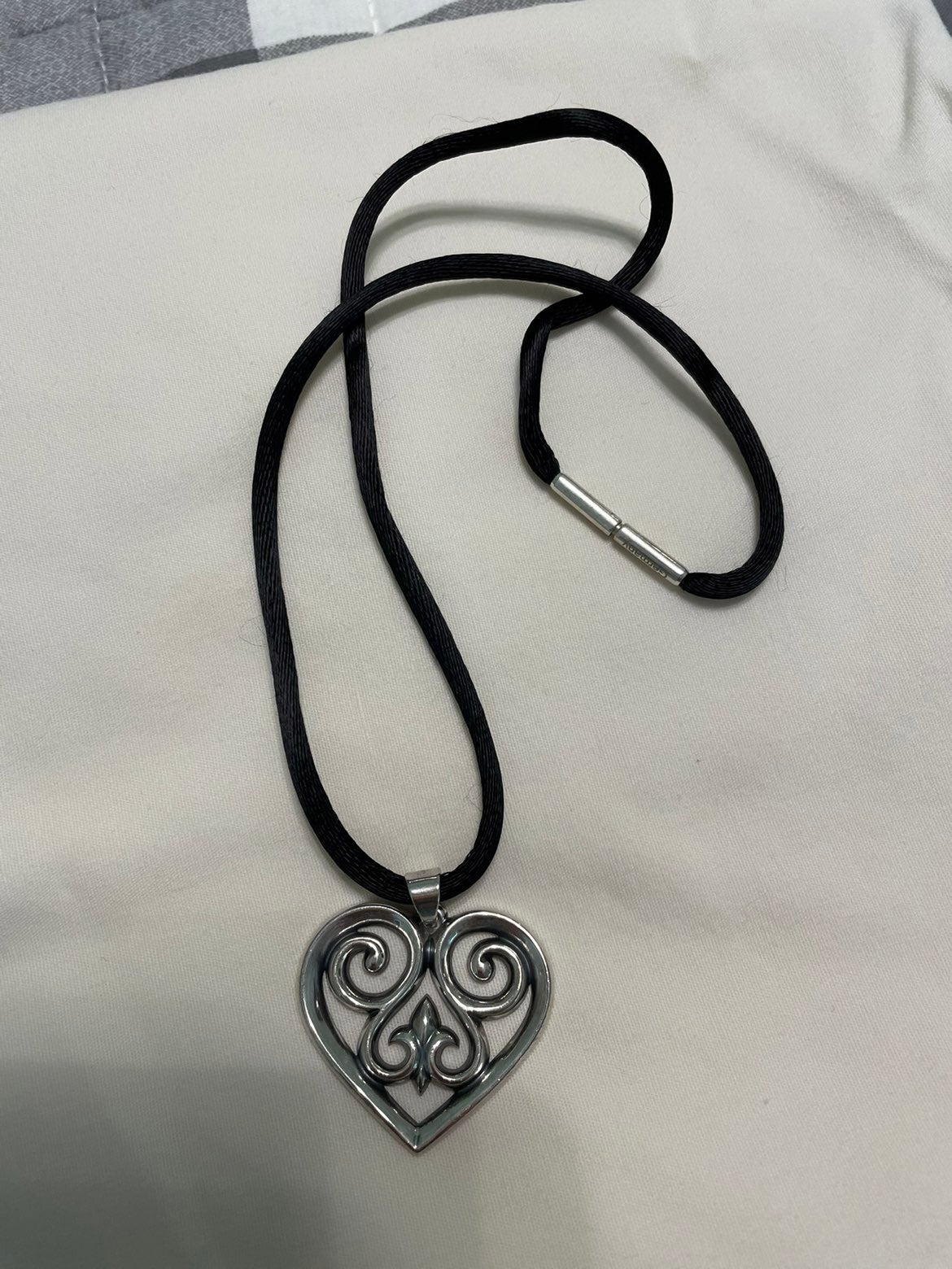 James Avery retired scroll heart dangle