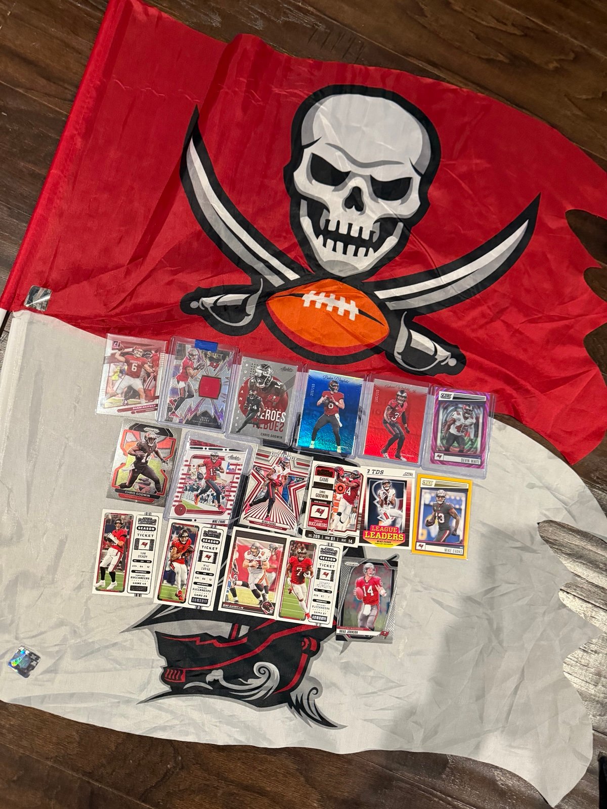 Tampa Bay Buccaneers card lot with two playoff flags Mike Evans,, Tom Brady more