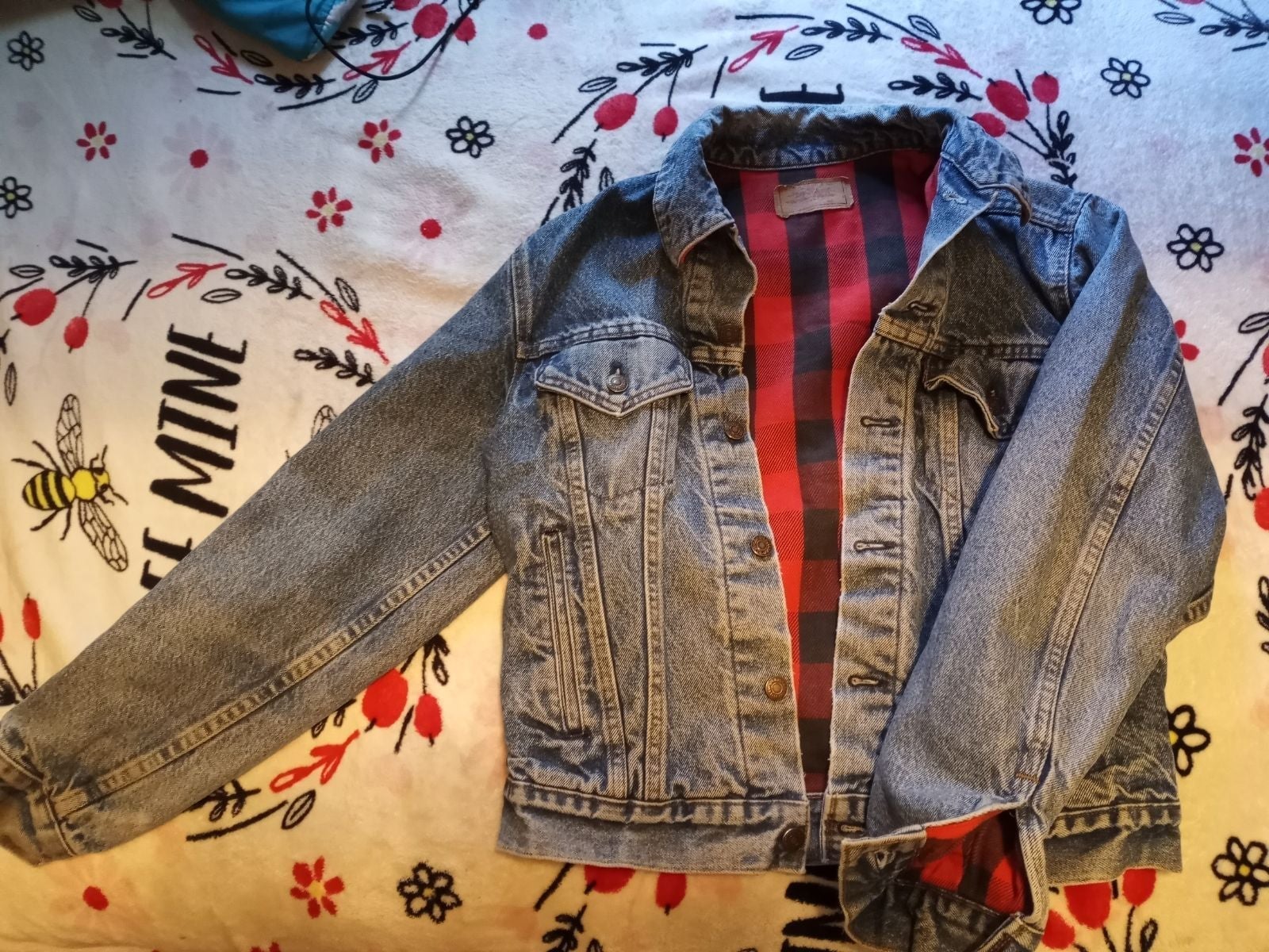 Vintage Levi’s denim jacket w plaid inside