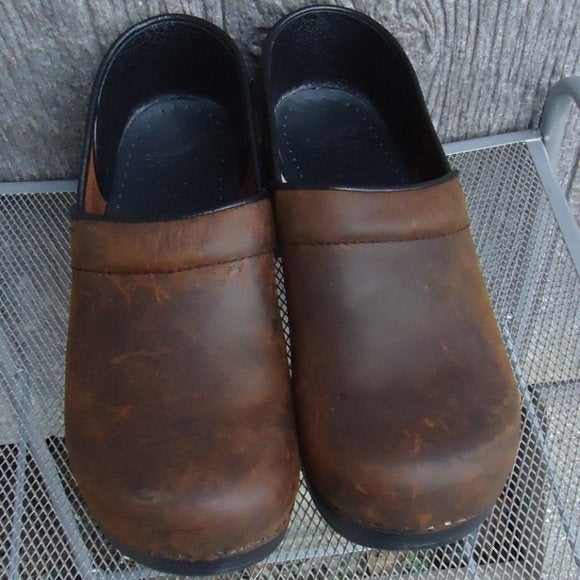 NICE Dansko Brown Stapled Leather Professional Clogs sz 42 Read