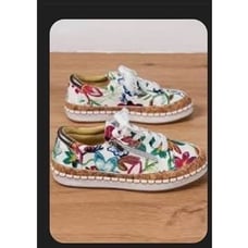 NEW Women's Fashionable Embroidered Floral Sneakers Faux Leather size 7