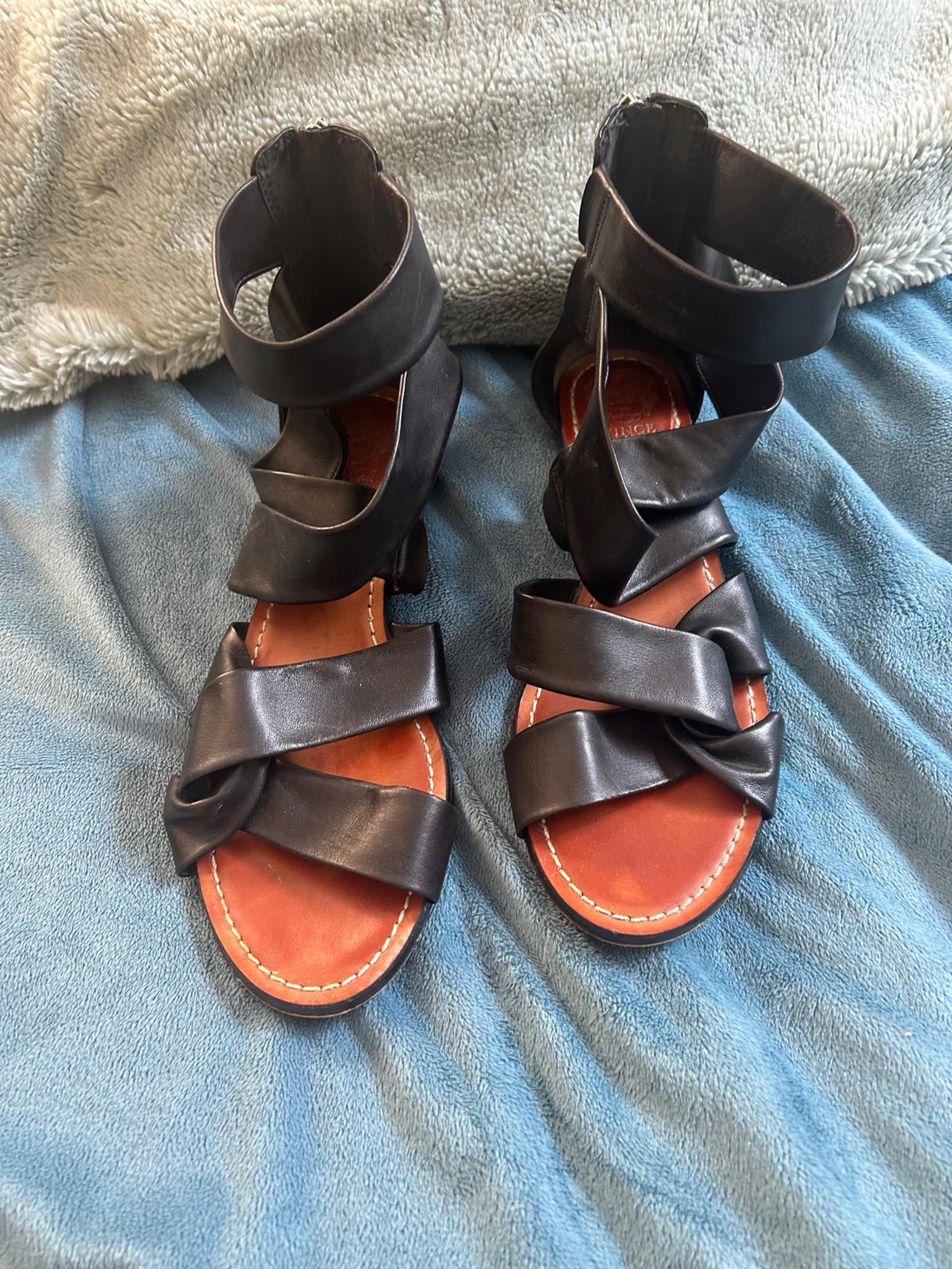Vince Camuto leather Sandal flats.. super cute!