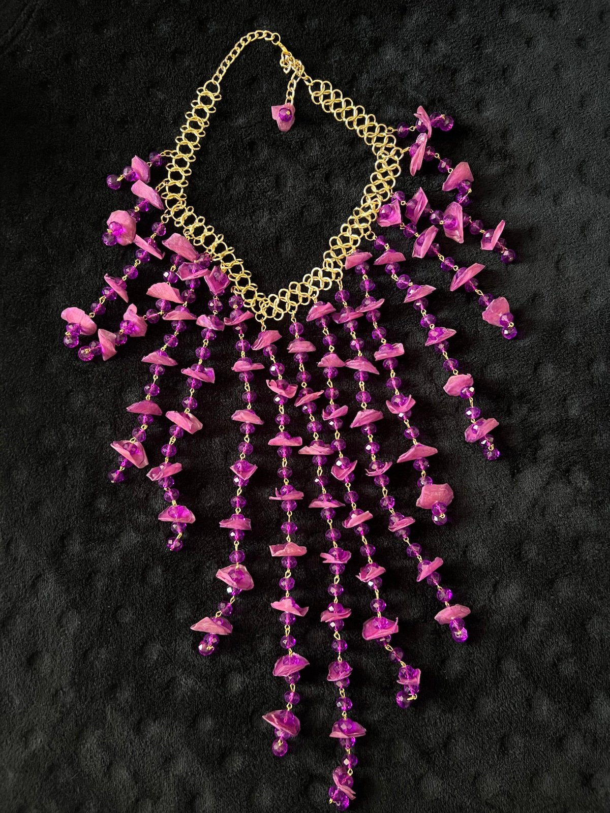 New Beautiful necklace color purple.