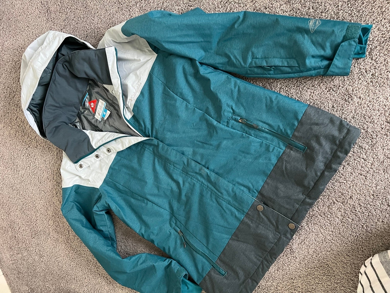 Columbia Omni-Tech Snowshoes mountain jacket Waterproof