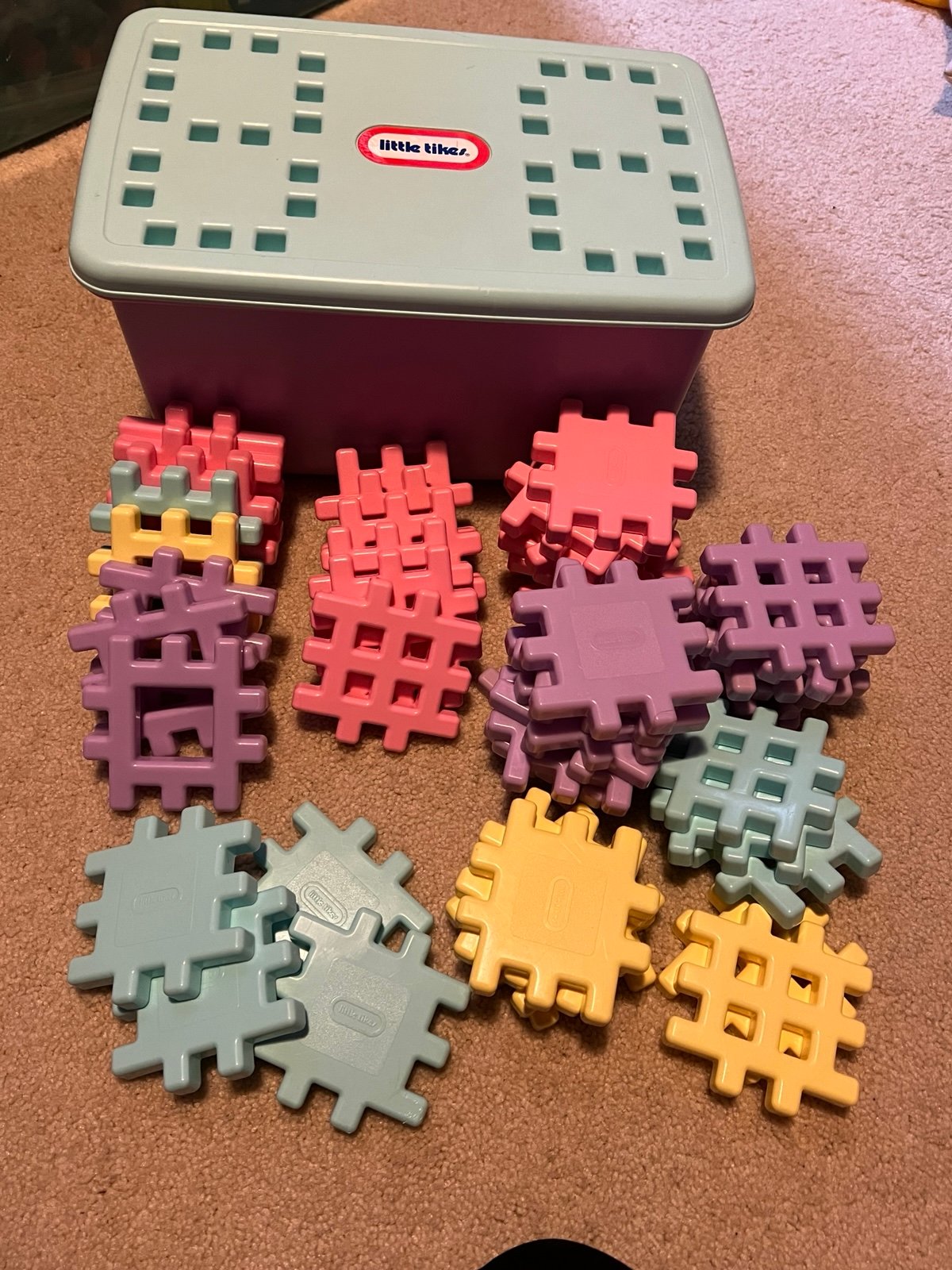 Little Tikes Pastel Waffle Blocks with Container