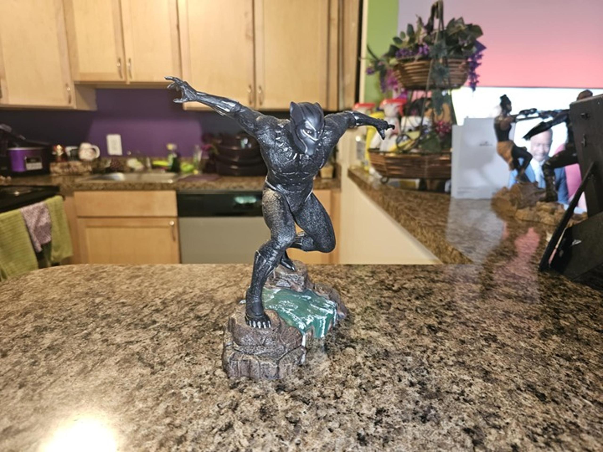Diamond Select Toys Marvel Gallery: Black Panther Movie PVC Vinyl Figure OOB