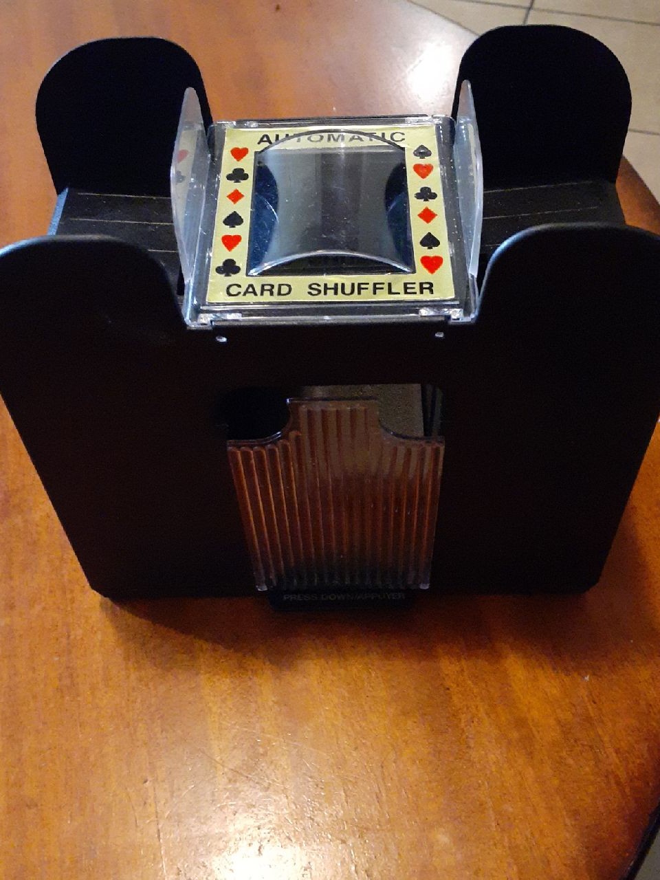 Automatic card shuffler