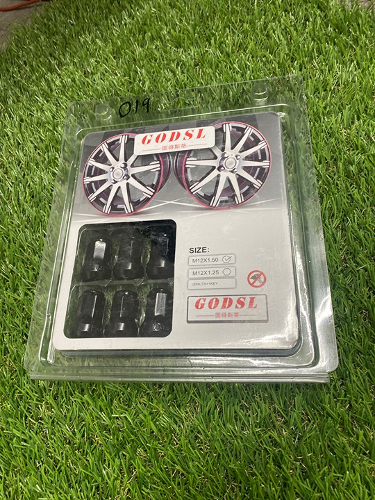 Godsl Lug Nuts M12 x 1.50 Black Lugs Pack of 20 Nuts + Key JDM Brand New