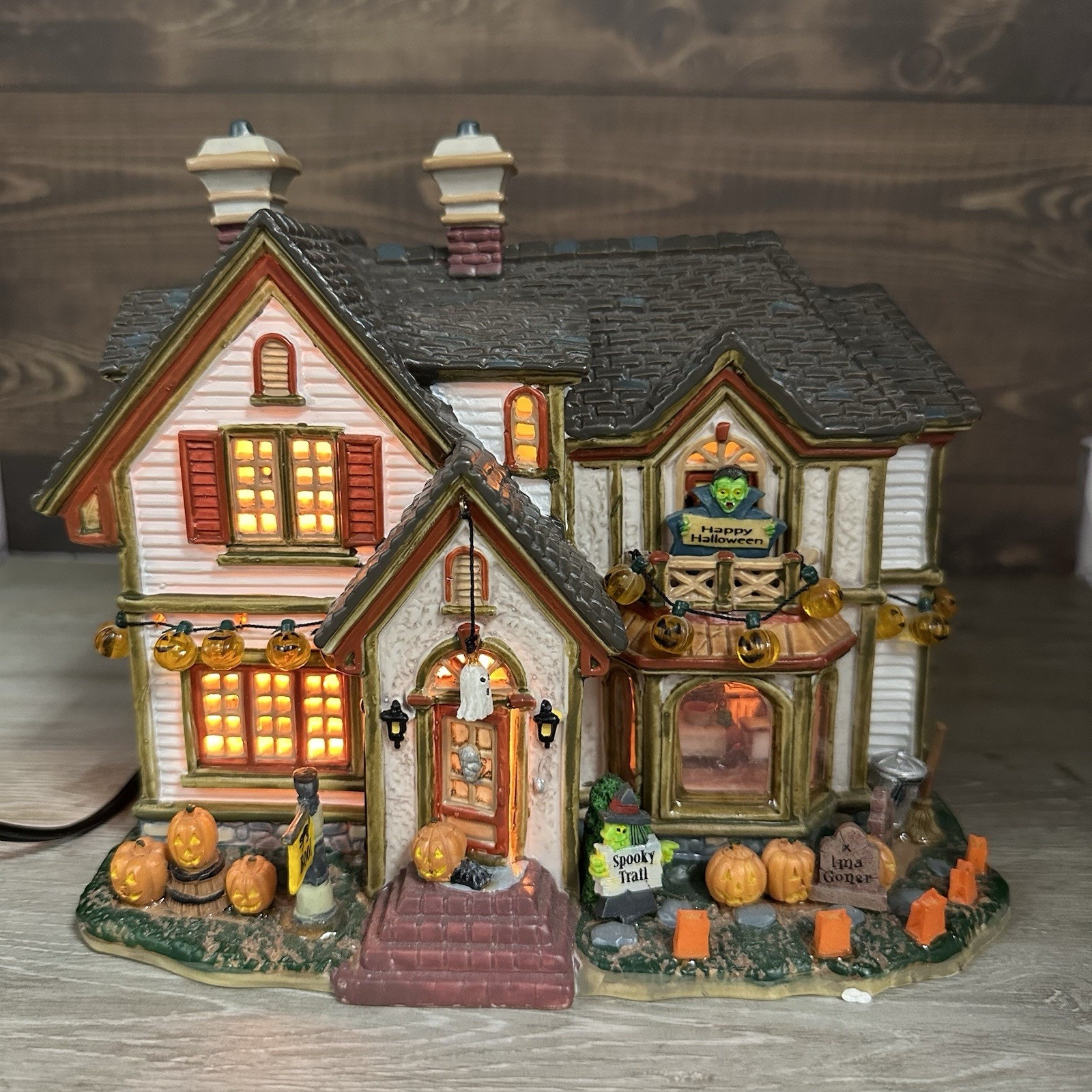 2004 Lemax Spooky Town Halloween Party House Porcelain Lighted House 45005