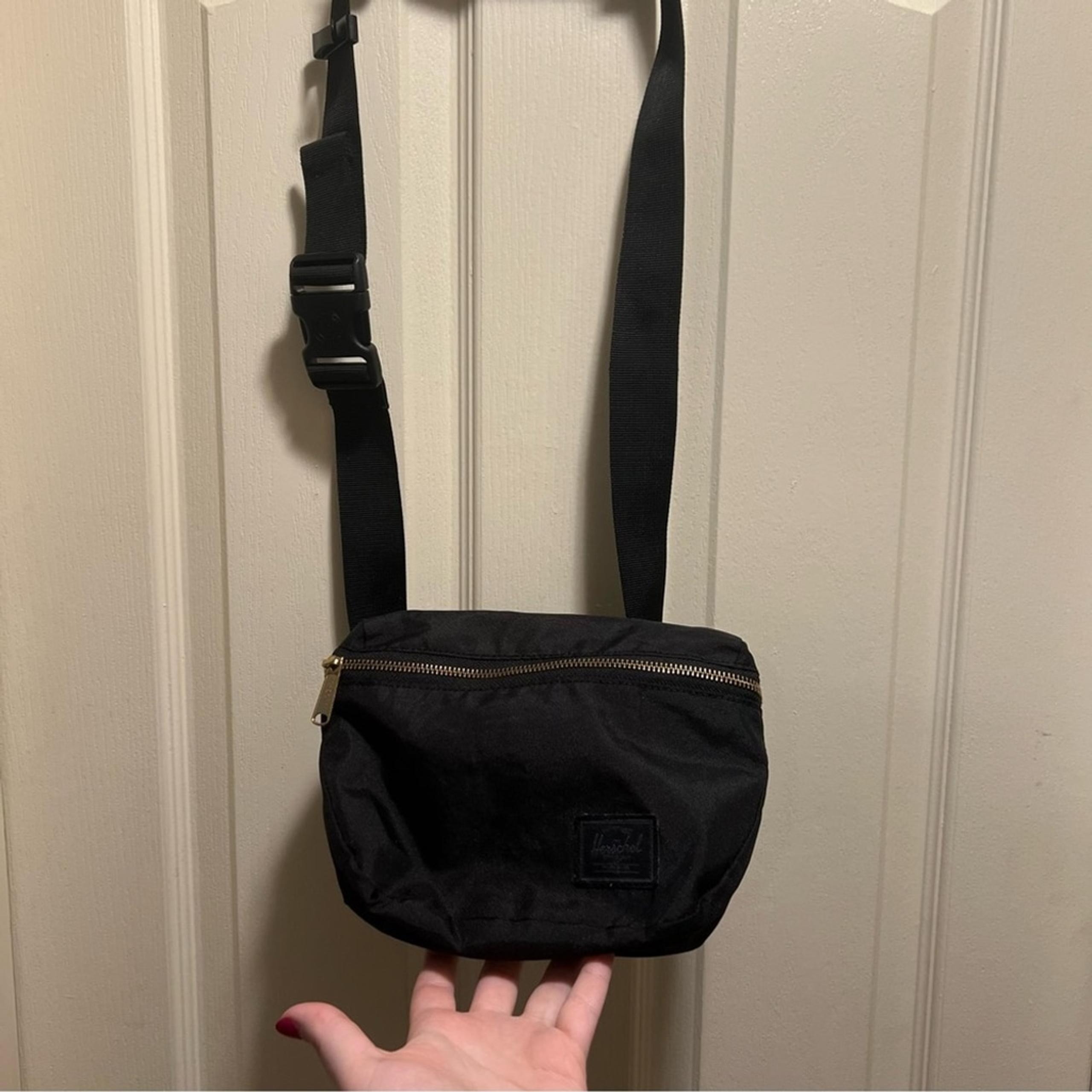 Herschel Supply Co Crossbody Fanny Pack Hip Pack in Black