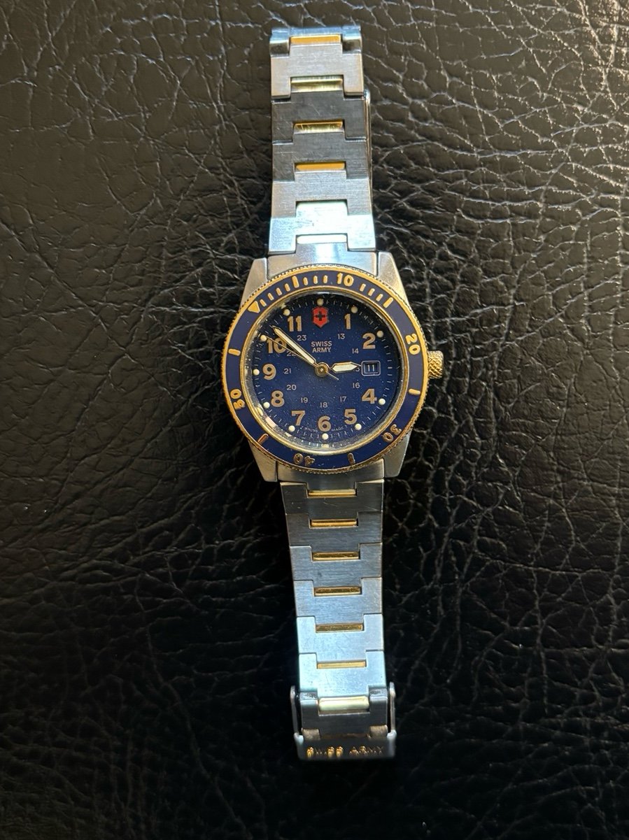 Vintage Swiss Army Watch Band very small with no way to make bigger