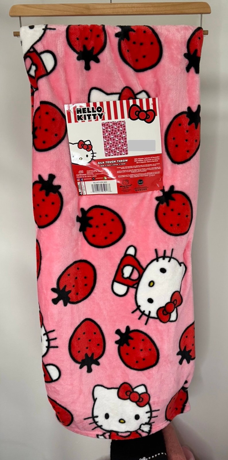 NWT Hello Kitty strawberry Silk Touch Throw - Hello Kitty Verry Berry