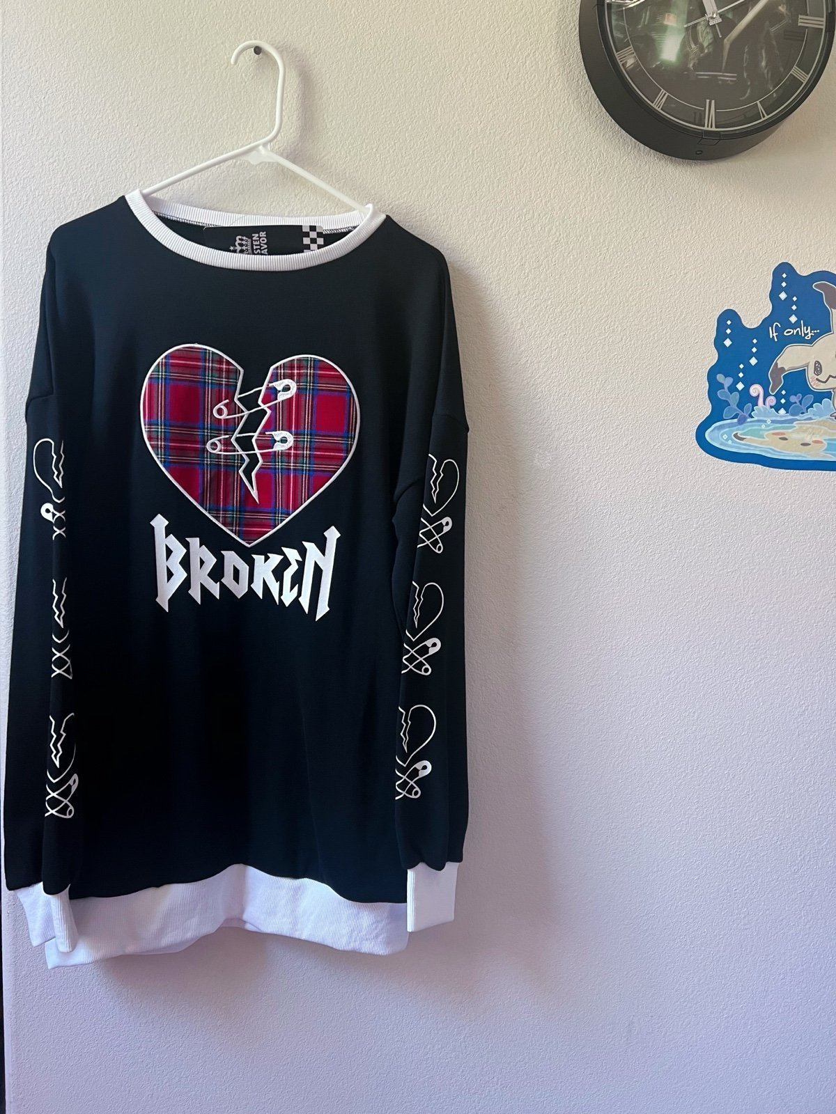 Listen Flavor Broken Heart Pullover Brand New With Tags