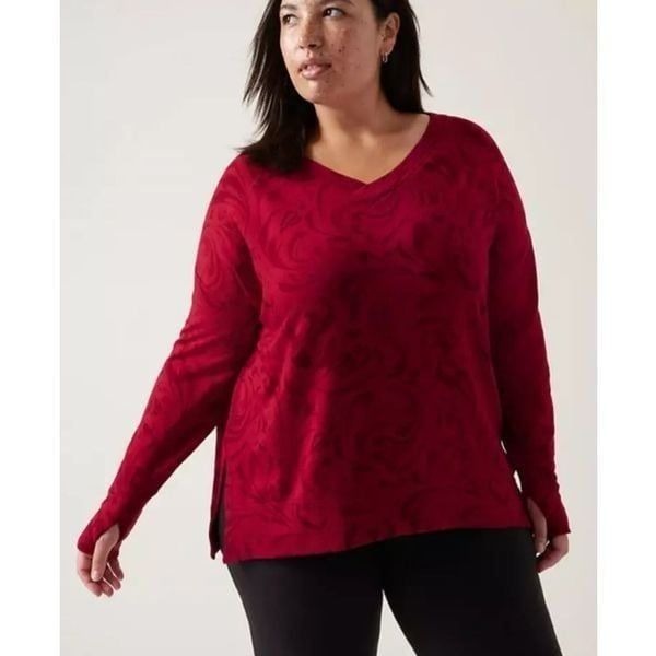 Athleta Coaster Luxe V-Neck Sweatshirt Agate Red Paisley Size Small (4938)