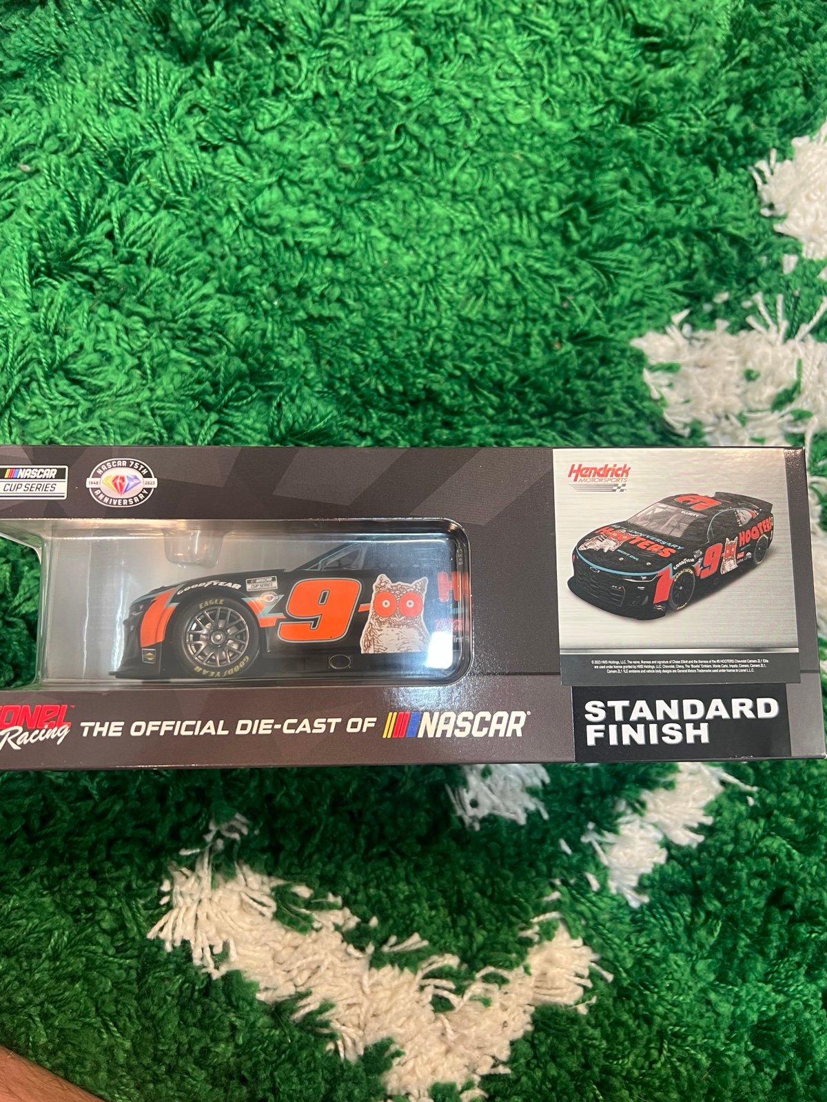 Chase Elliot Hooters 1:24 Diecast