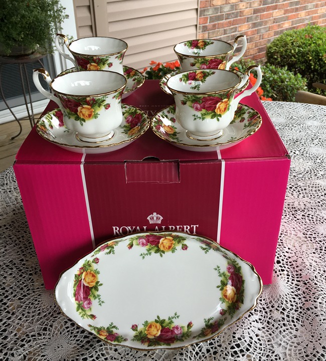 ROYAL ALBERT OLD COUNTRY ROSES 9 PC COMPLETER TEA SET-TEACUPS-SAUCERS-TRAY/PLATE