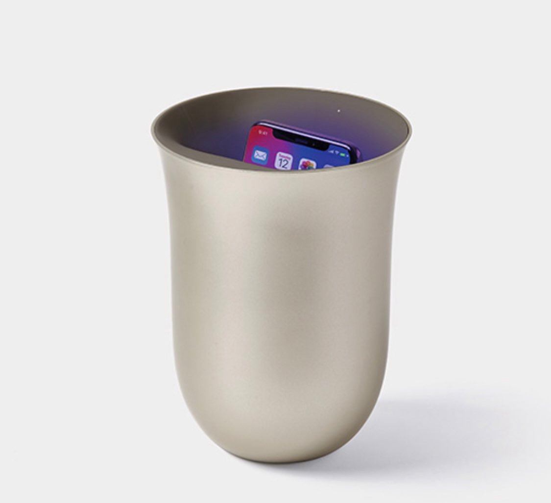 Oblio wireless charger and UV Cleaner