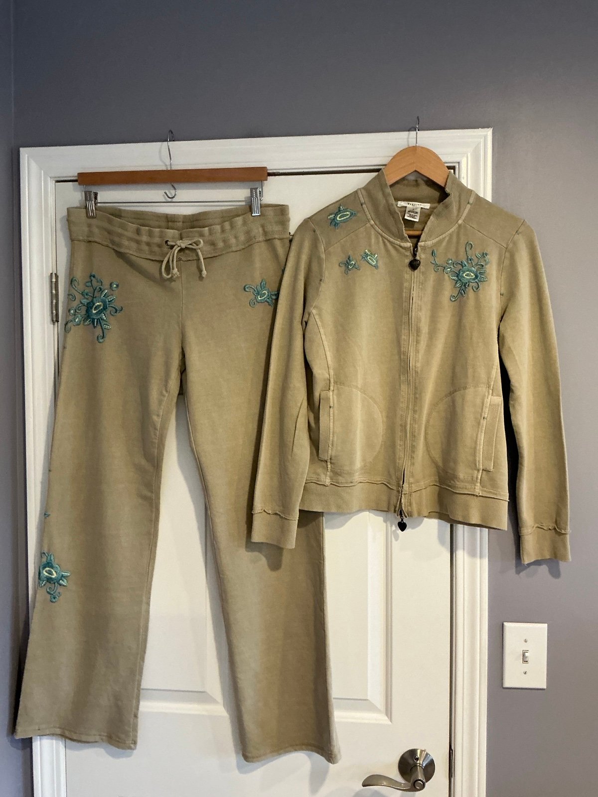 Vertigo Paris Y2K Sweatsuit With Floral Embroidery Details L