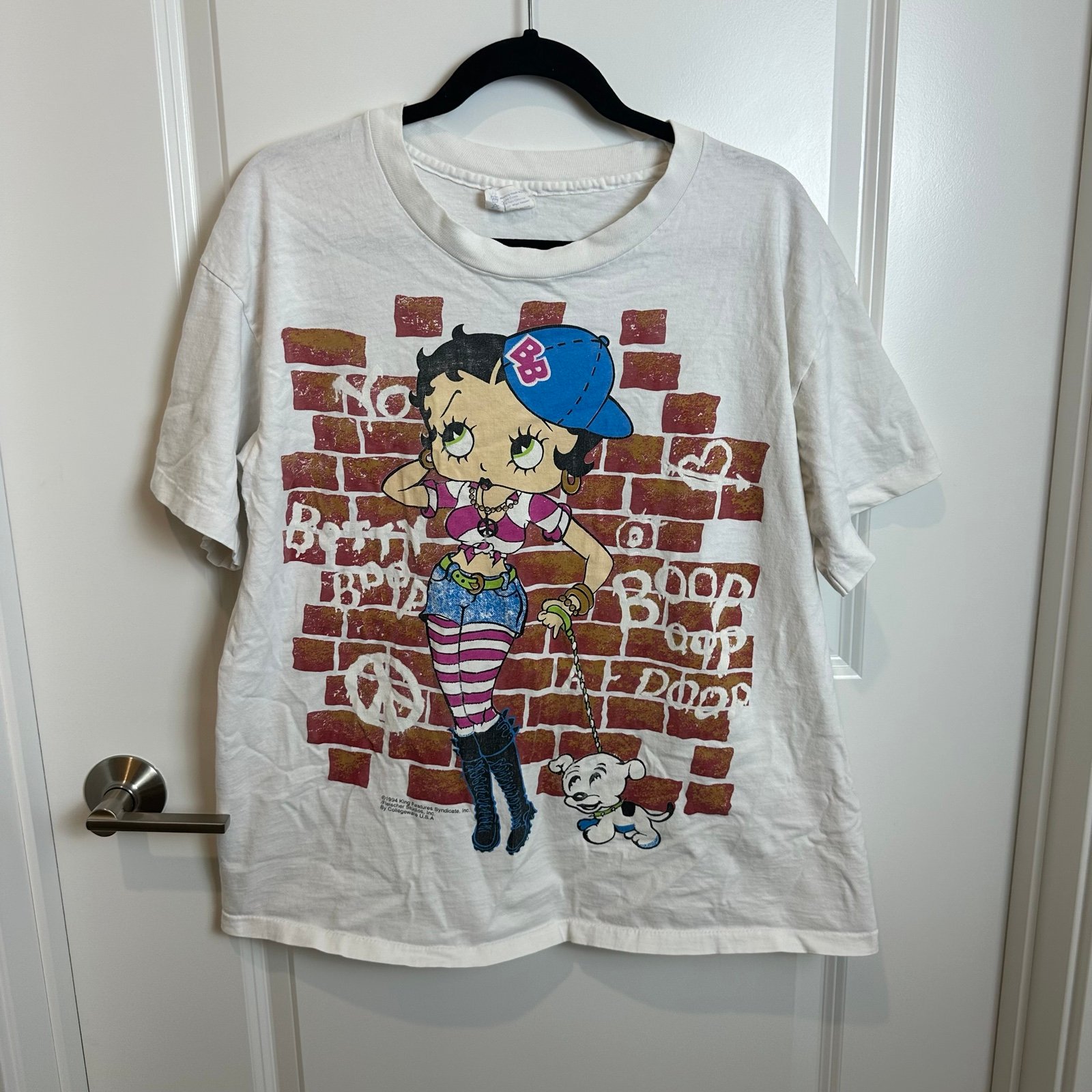 Vintage 90s Y2K hip hop with dog Betty boop tshirt