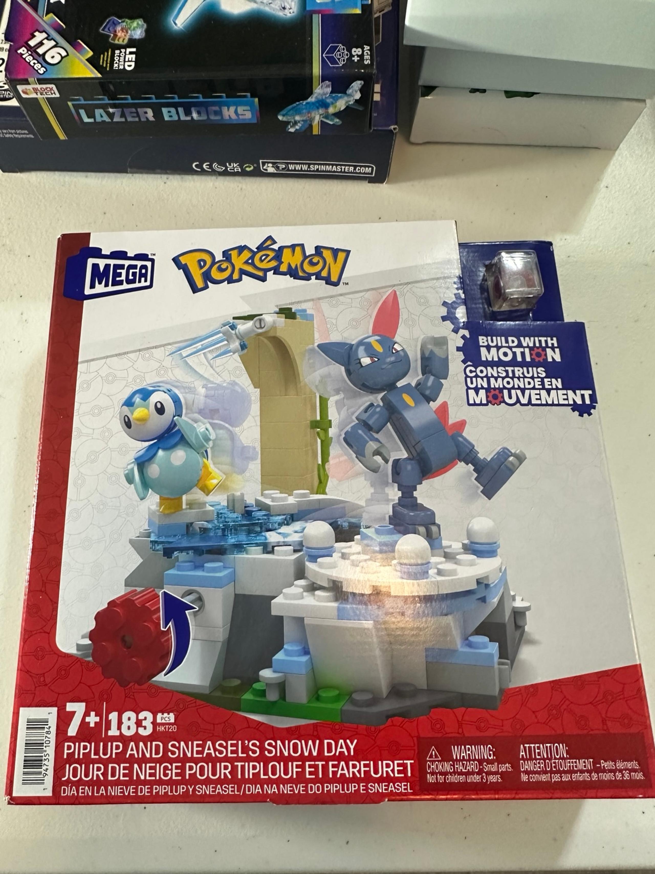 Mega Pokémon Pirlup and Sneasel Snow Day