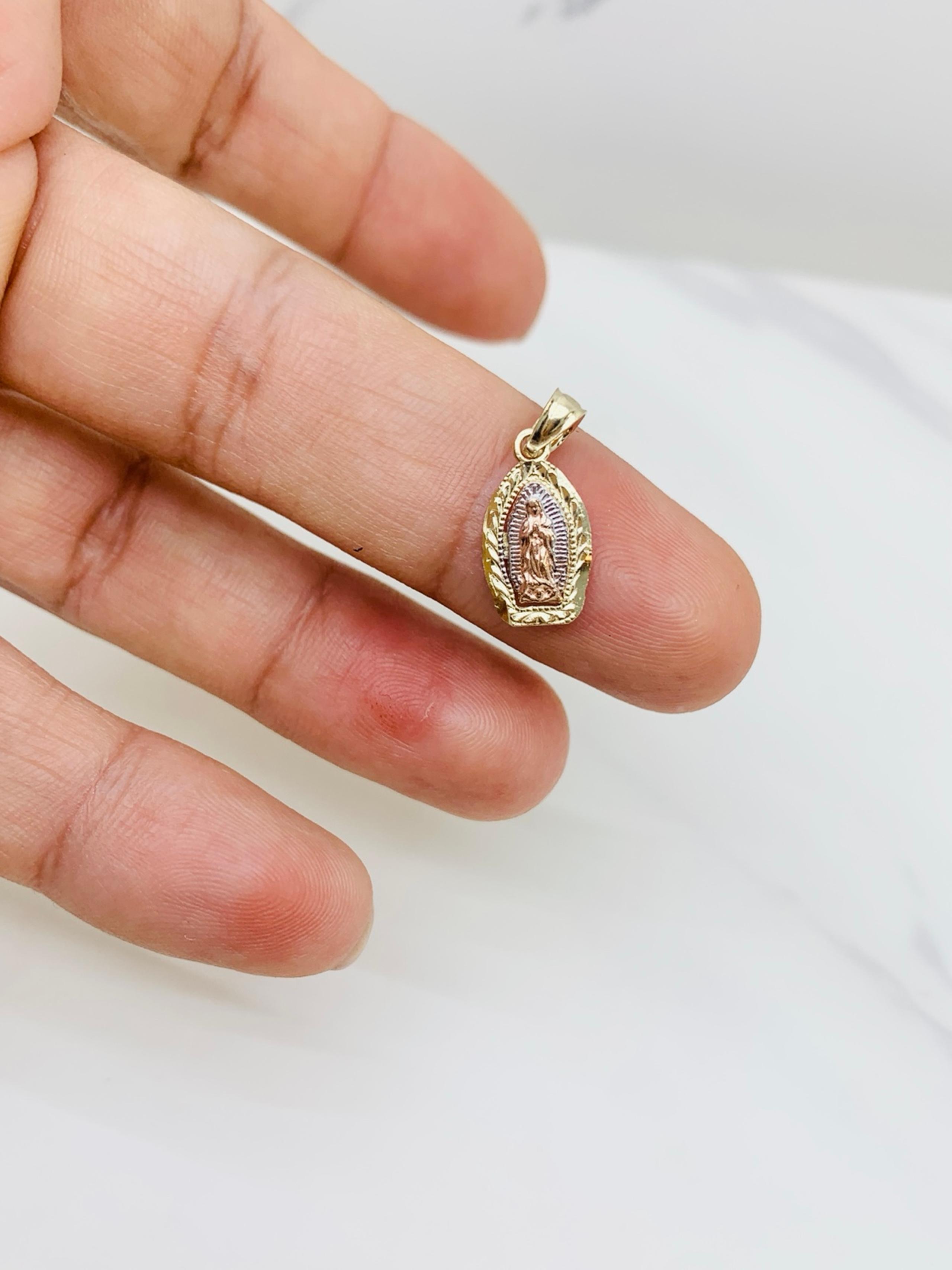 ❤️ 10k Gold pendant Virgin Mary our lady of Guadalupe medallion for kid or women