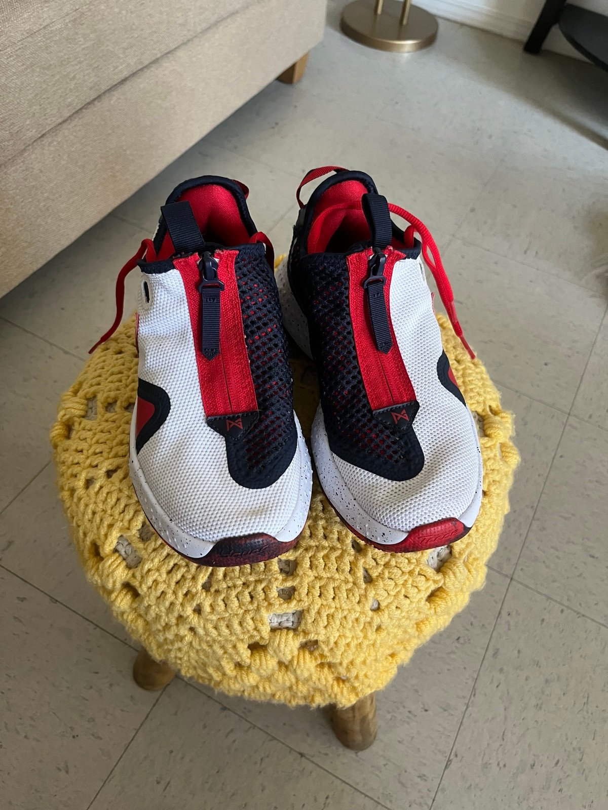 Nike air strobel Kids Shoes Size 4.5