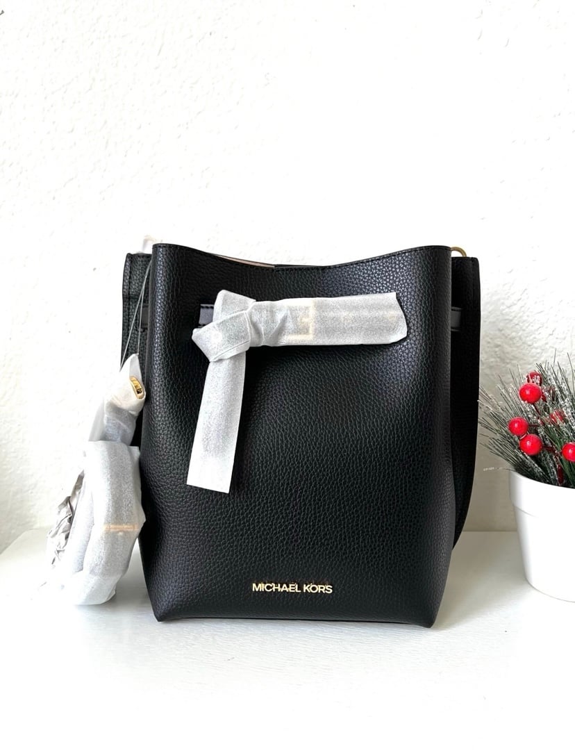 Michael Kors Emilia SM Bucket Bag
