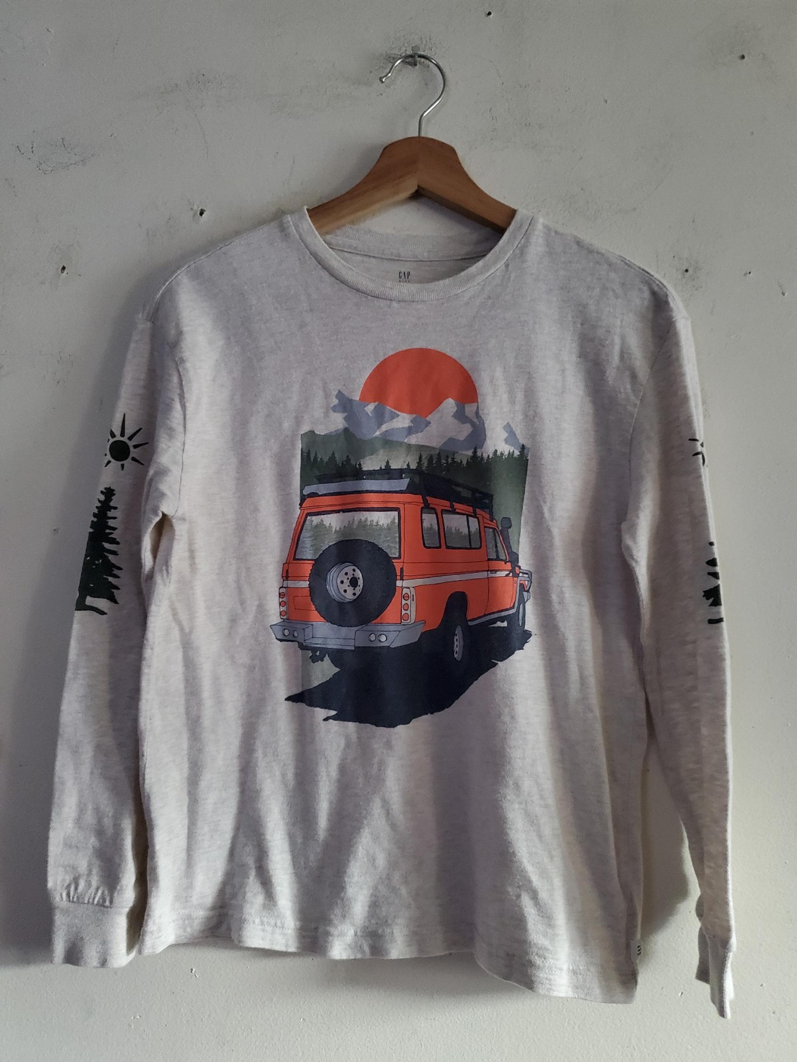Gap long sleeve shirt size XL boys.