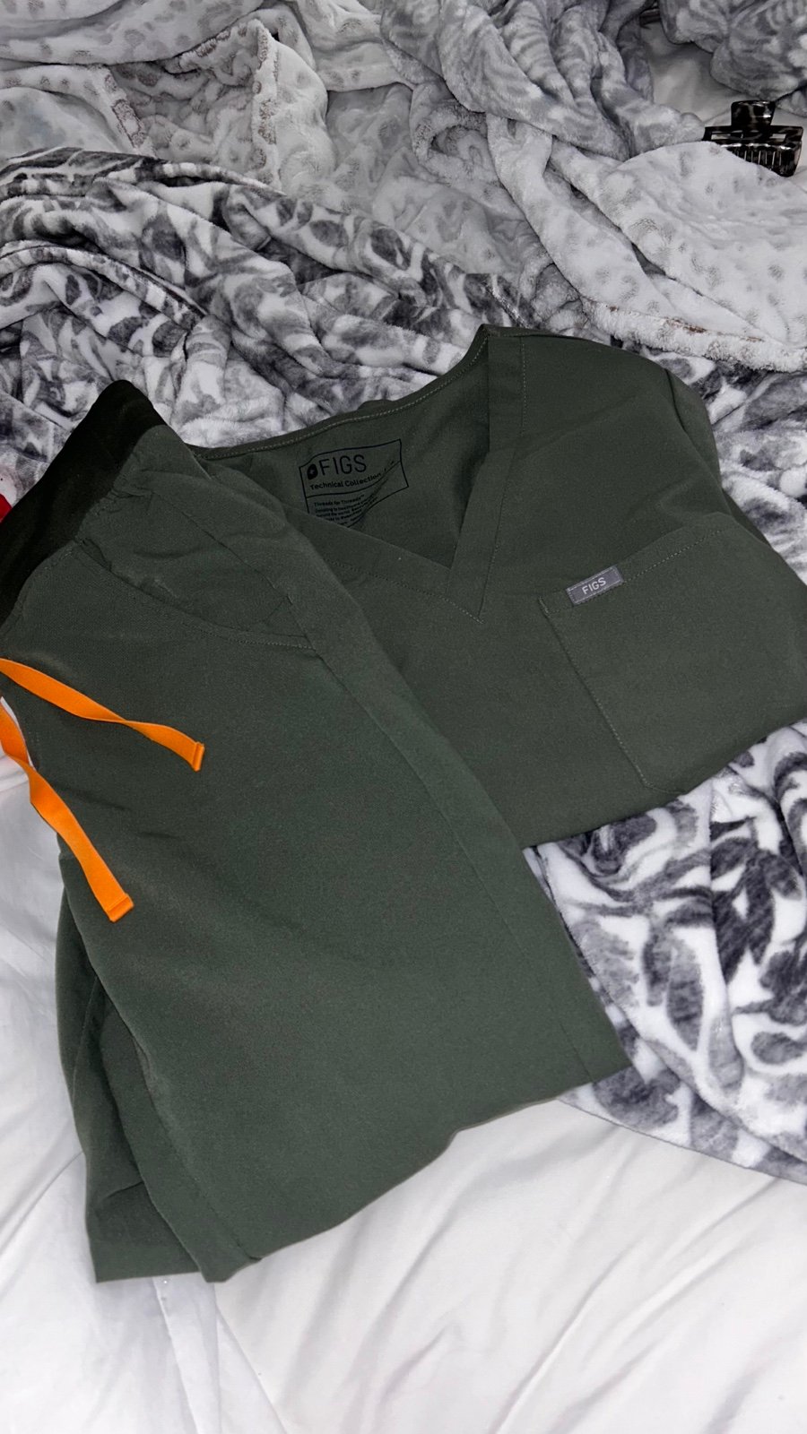figs scrubs set