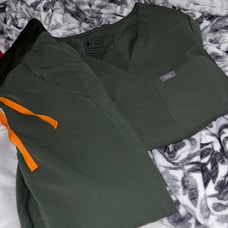figs scrubs set