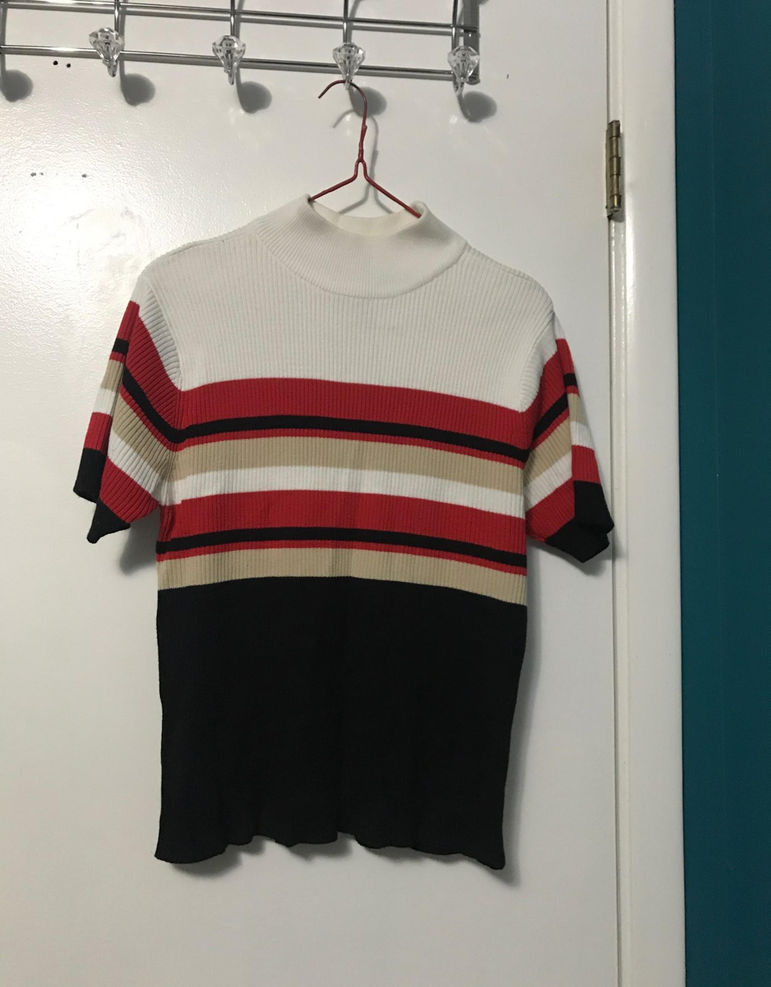 Low turtle neck sweater