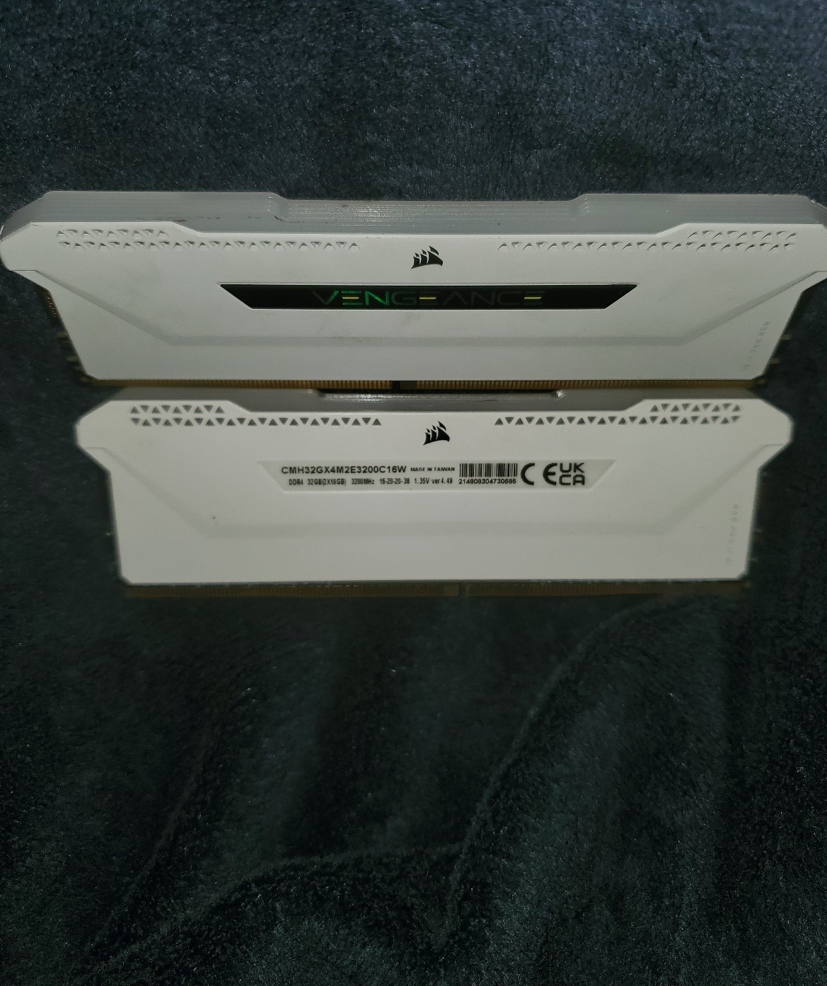 Corsair Vengeance RGB PRO 32 GB DDR4 RAM (white)