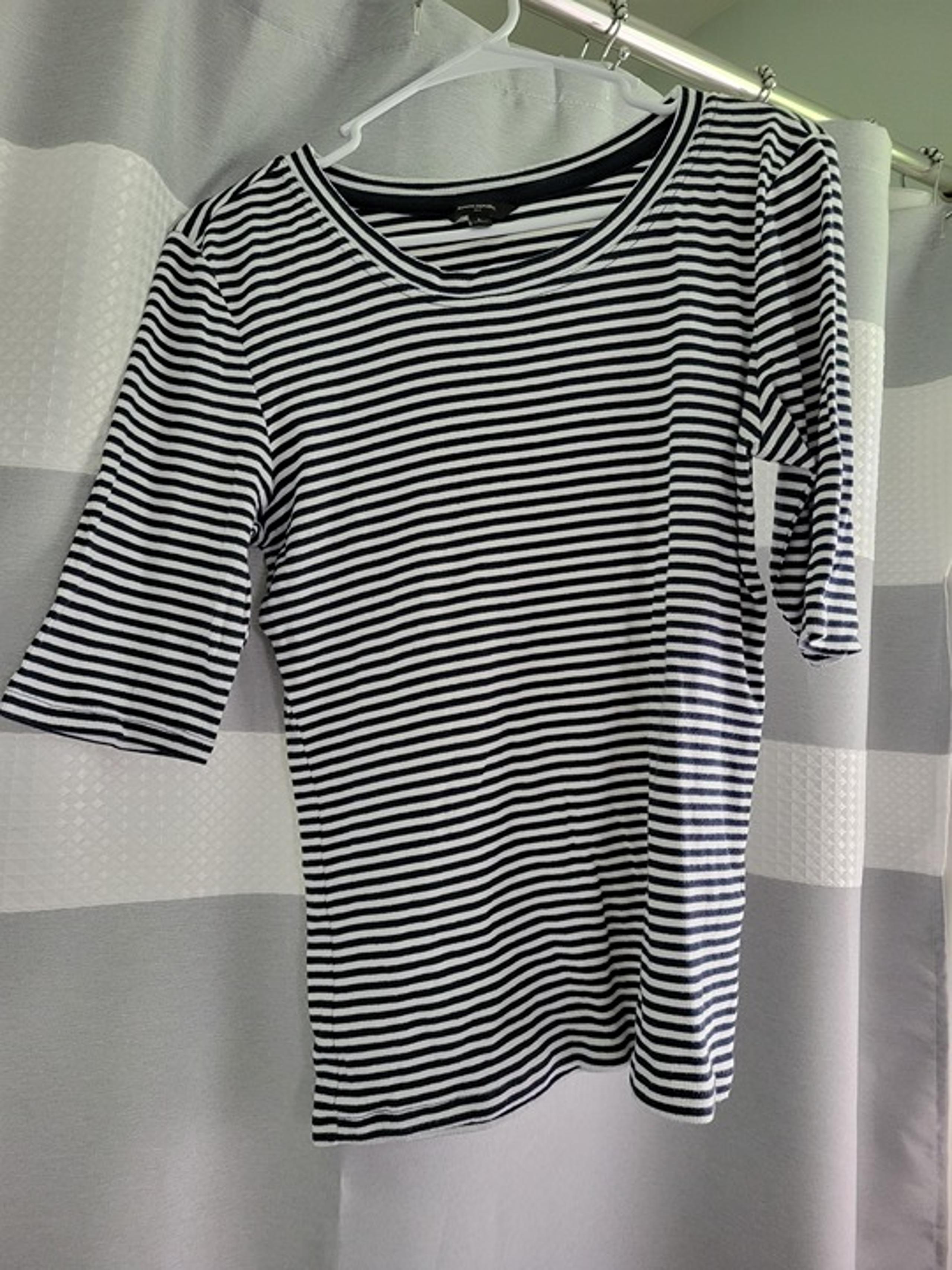 Banana Republic Blue and White Stripe Women's Top - Large