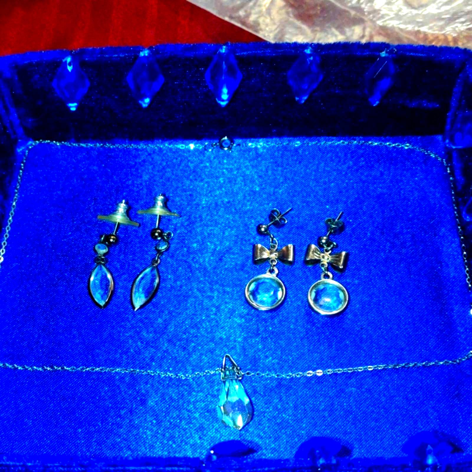 Gorgeous Crystal vintage jewelry set