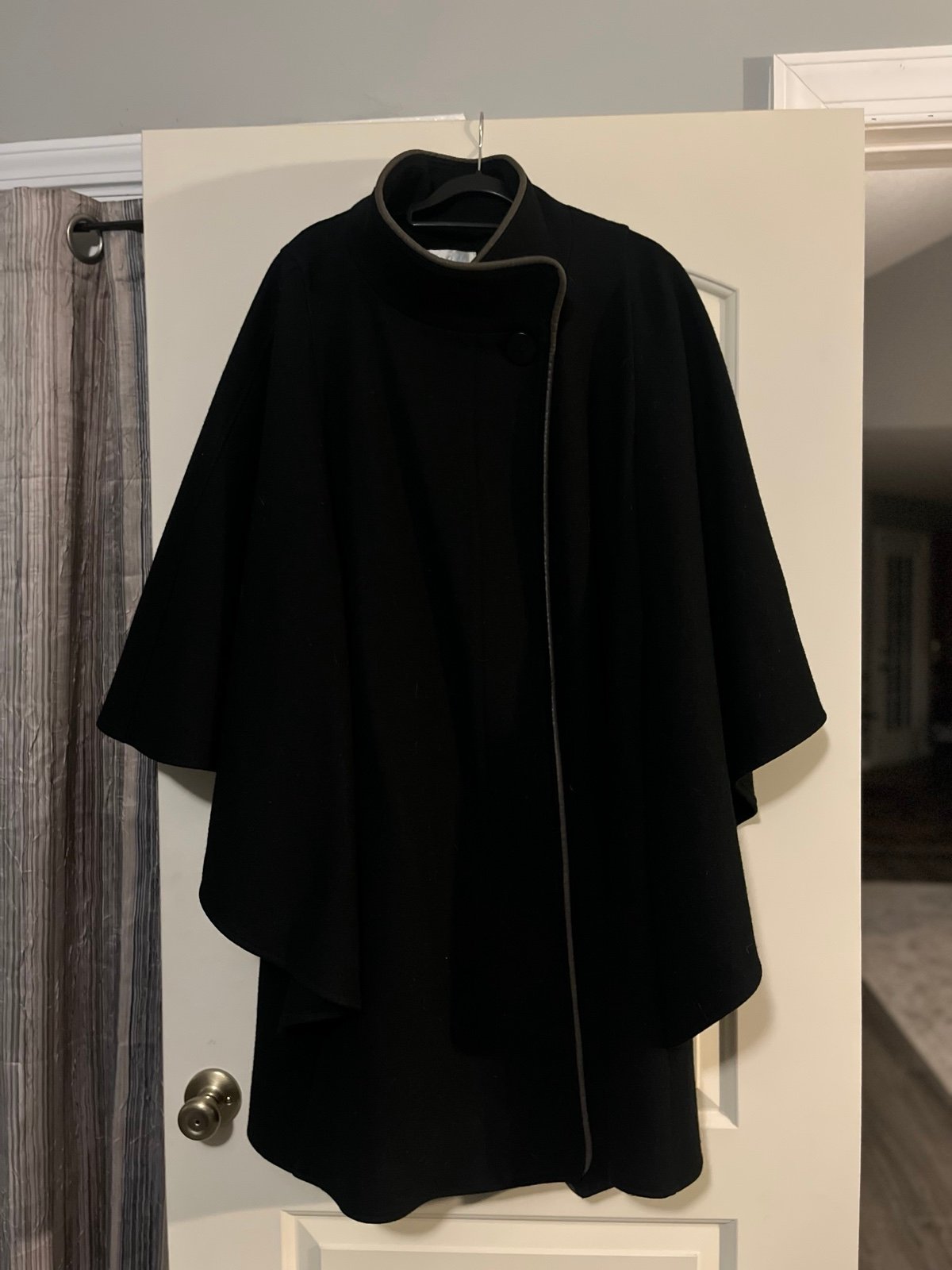 Vintage Dani Colby wool cape with pockets