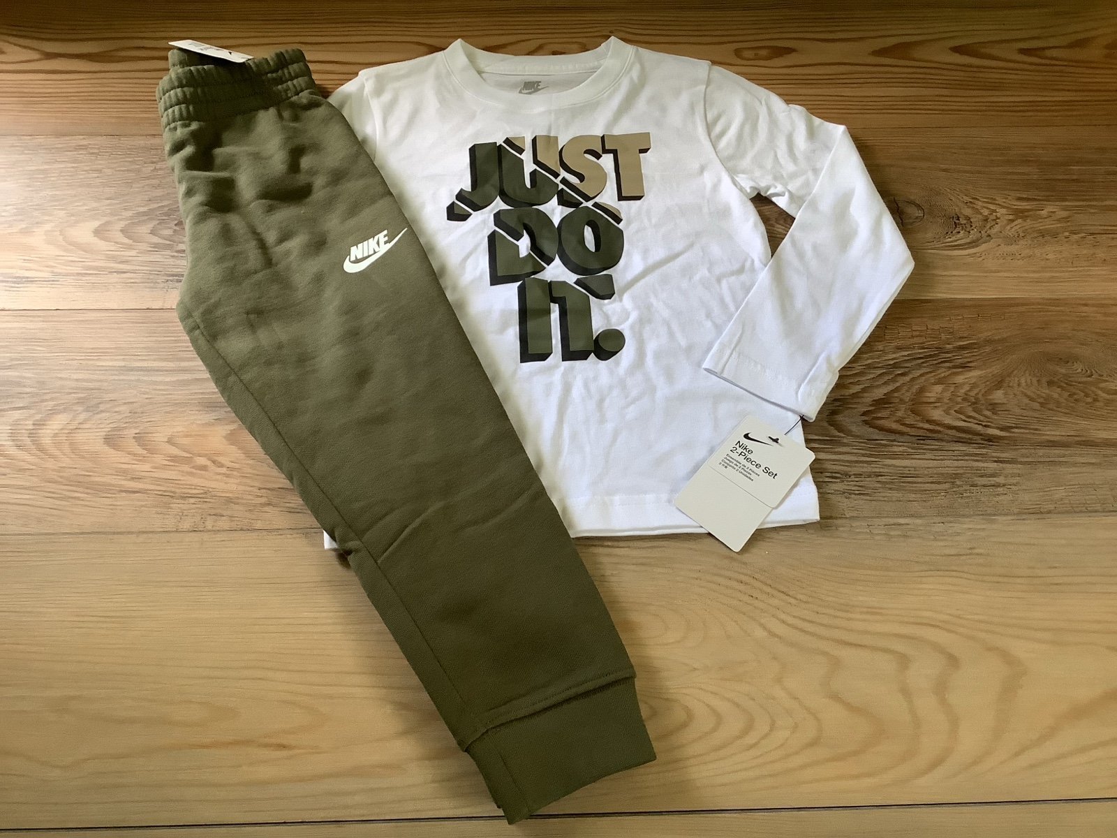 Nike boys long sleeve tshirt & jogger set size 5(NWT)~PRICE IS FIRM ~